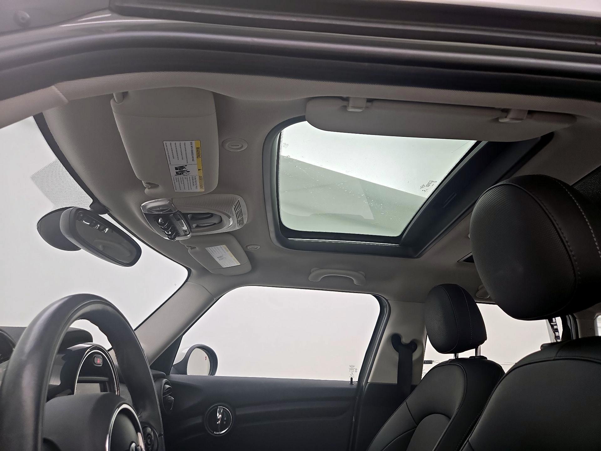 Thumbnail: 2016 MINI Cooper Hardtop - 18