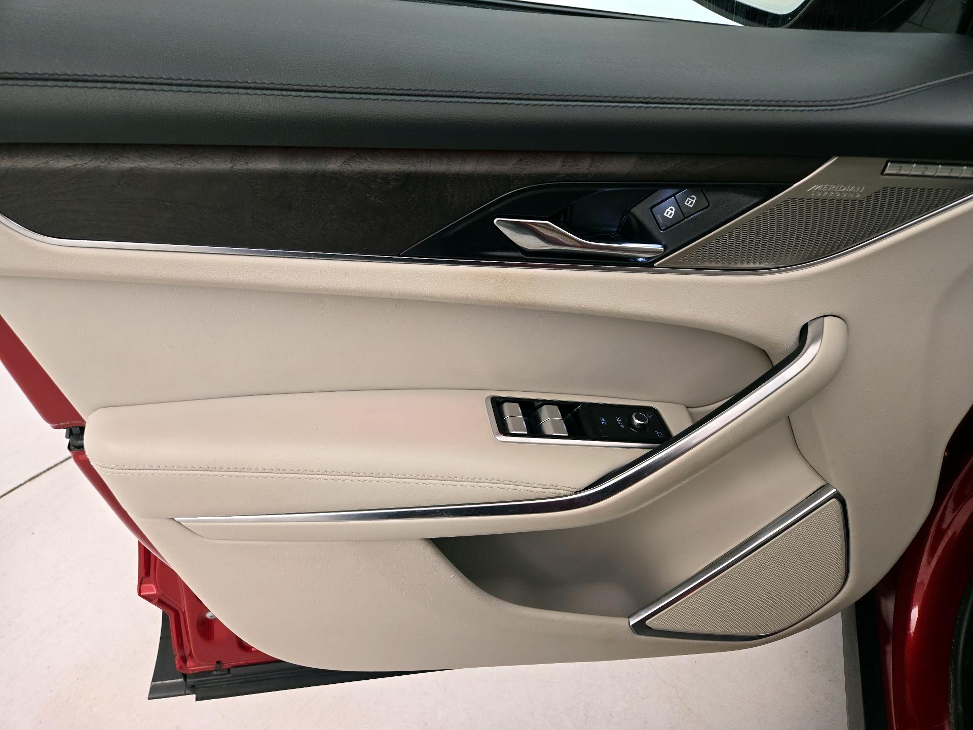 Thumbnail: 2022 Jaguar F-Pace - 12