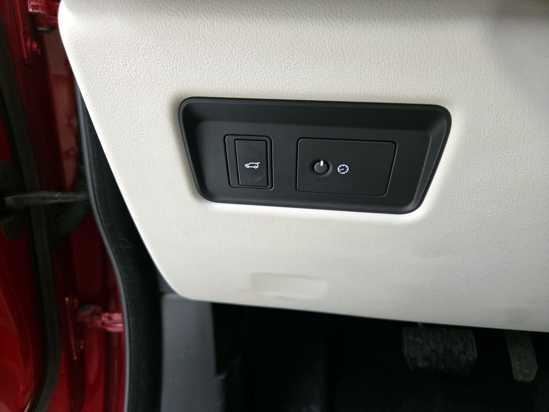 Thumbnail: 2022 Jaguar F-Pace - 13