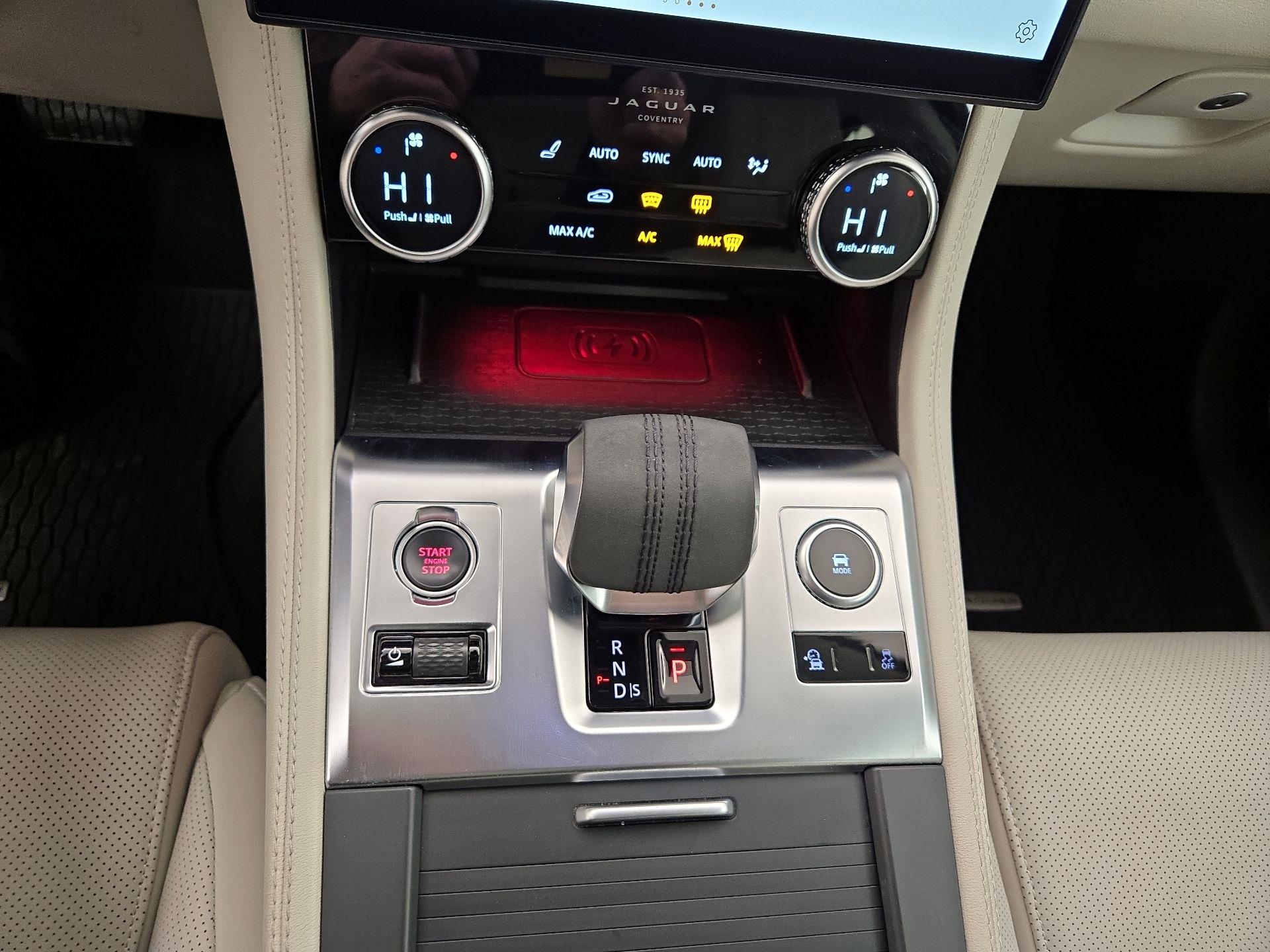 Thumbnail: 2022 Jaguar F-Pace - 18