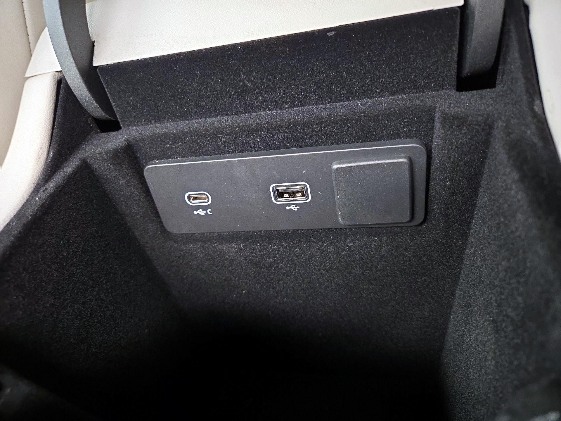 Thumbnail: 2022 Jaguar F-Pace - 19