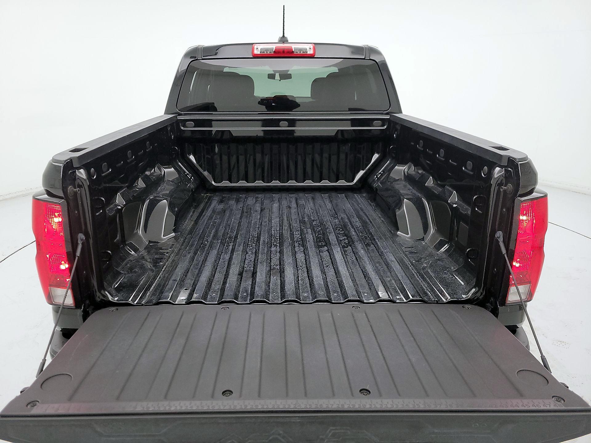 Thumbnail: 2024 Chevrolet Colorado - 19