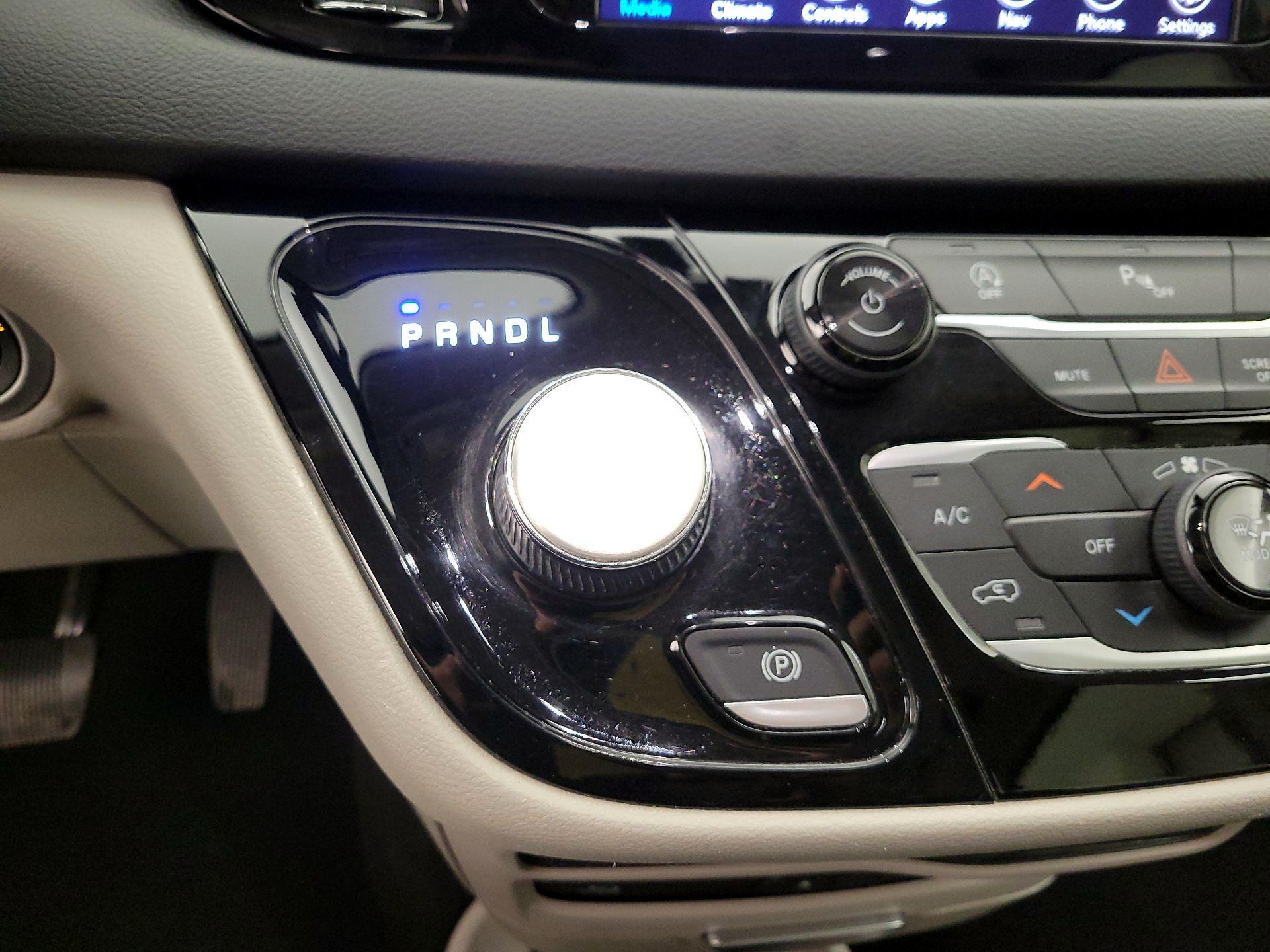 Thumbnail: 2020 Chrysler Pacifica - 18