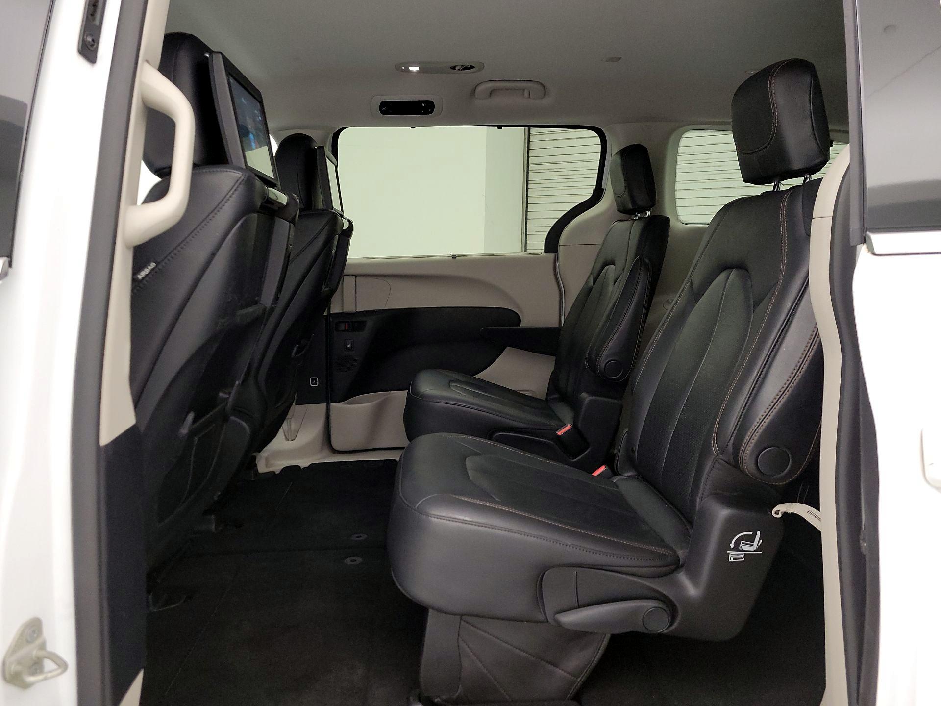 Thumbnail: 2020 Chrysler Pacifica - 20