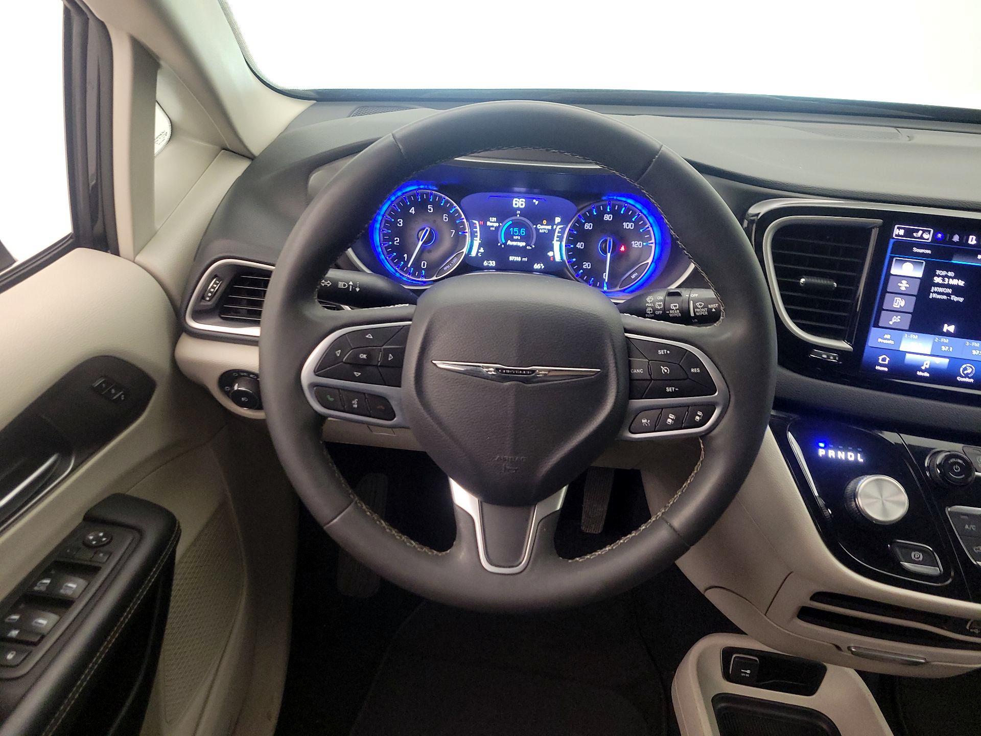 Thumbnail: 2023 Chrysler Pacifica - 10