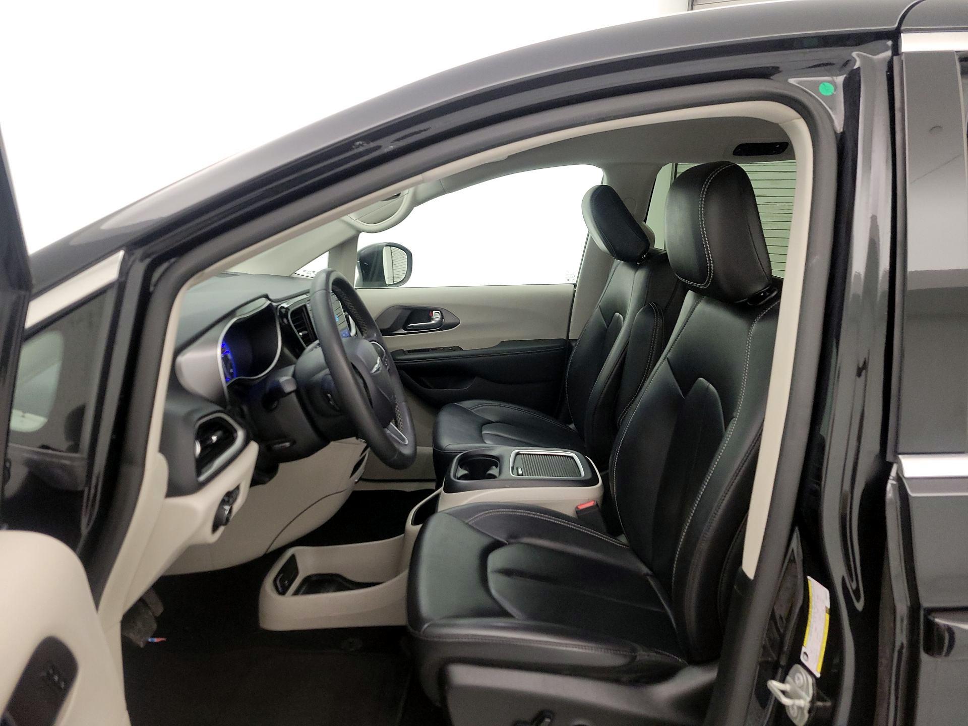 Thumbnail: 2023 Chrysler Pacifica - 11