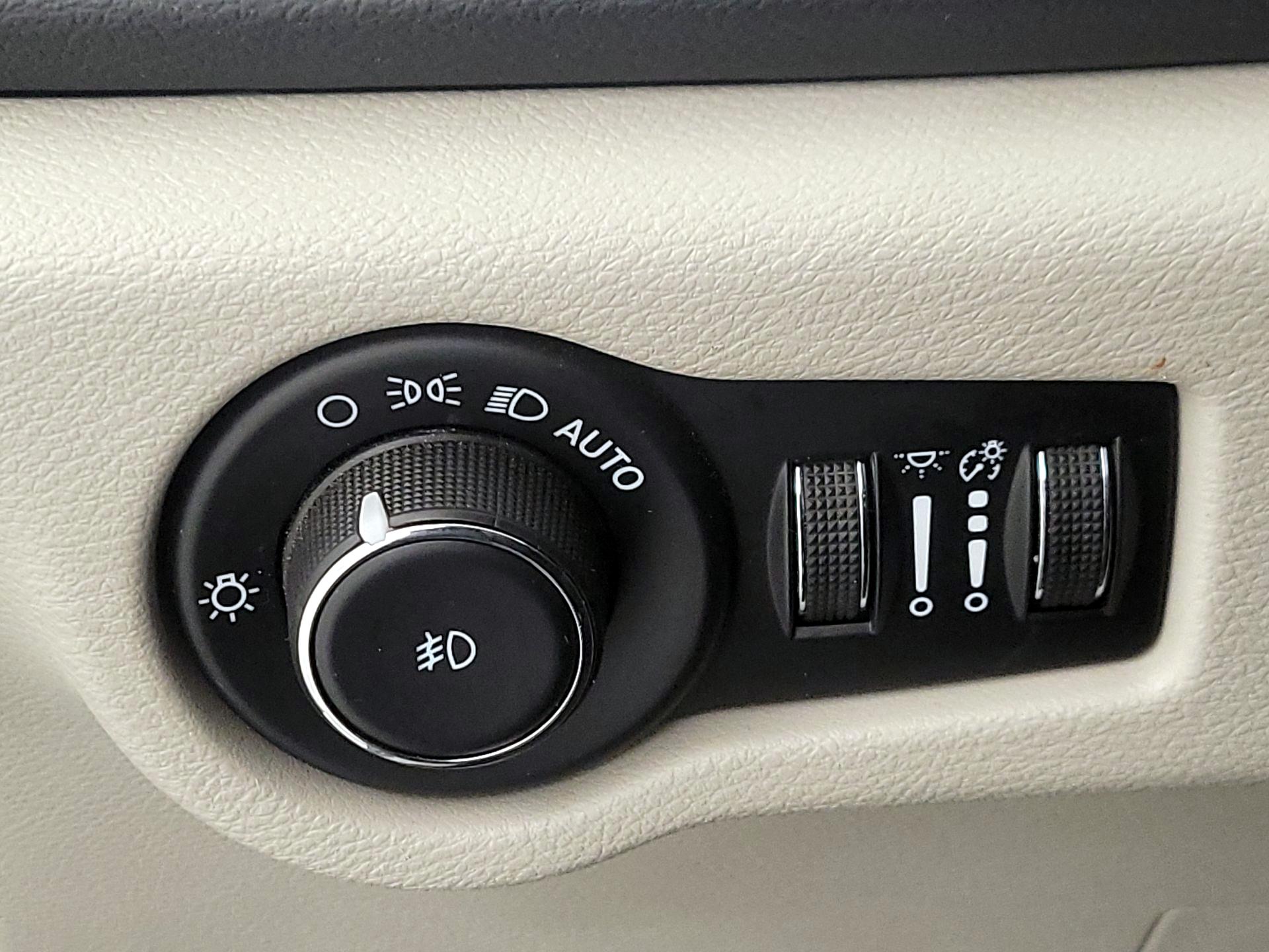 Thumbnail: 2023 Chrysler Pacifica - 13