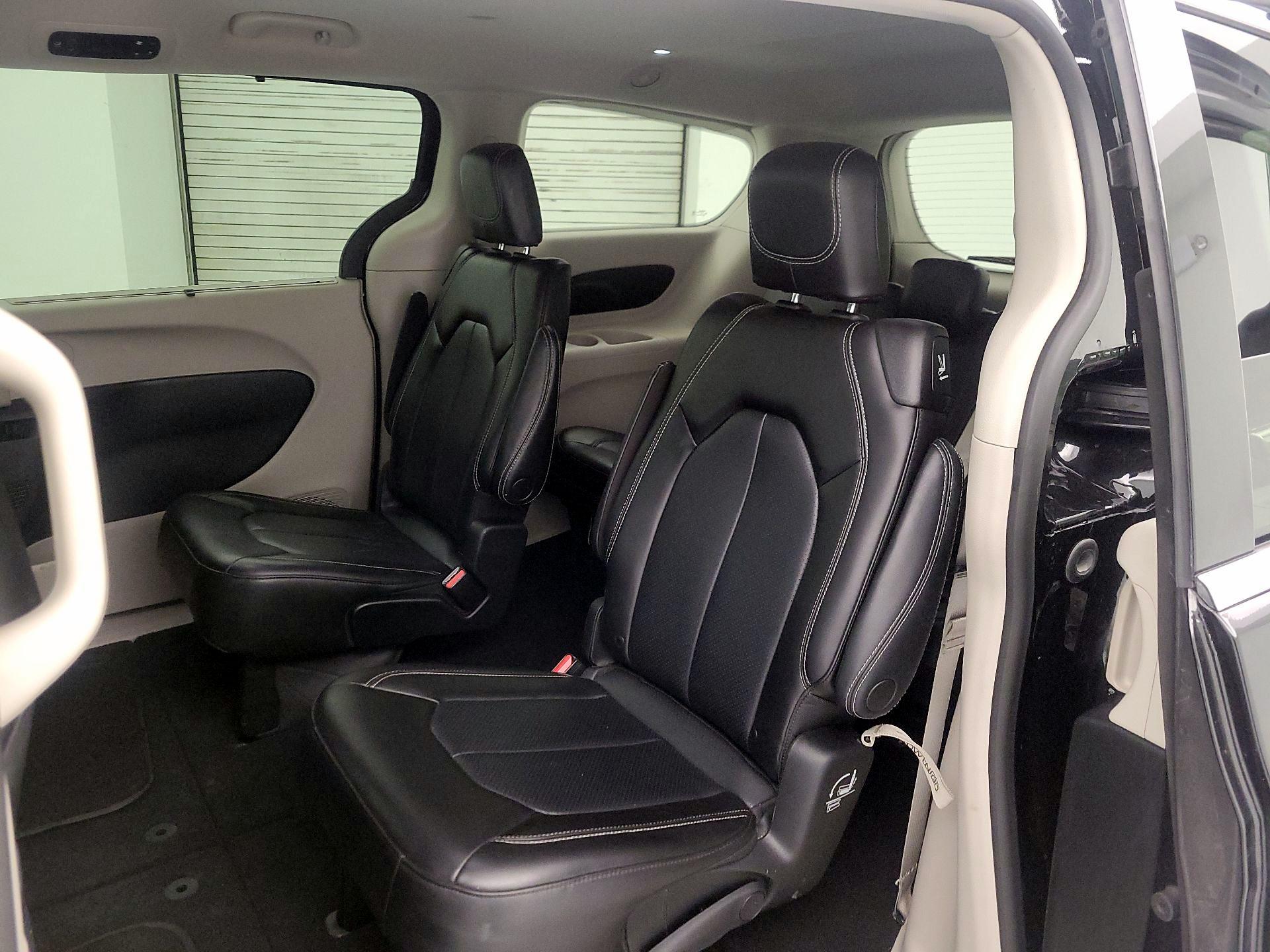 Thumbnail: 2023 Chrysler Pacifica - 19