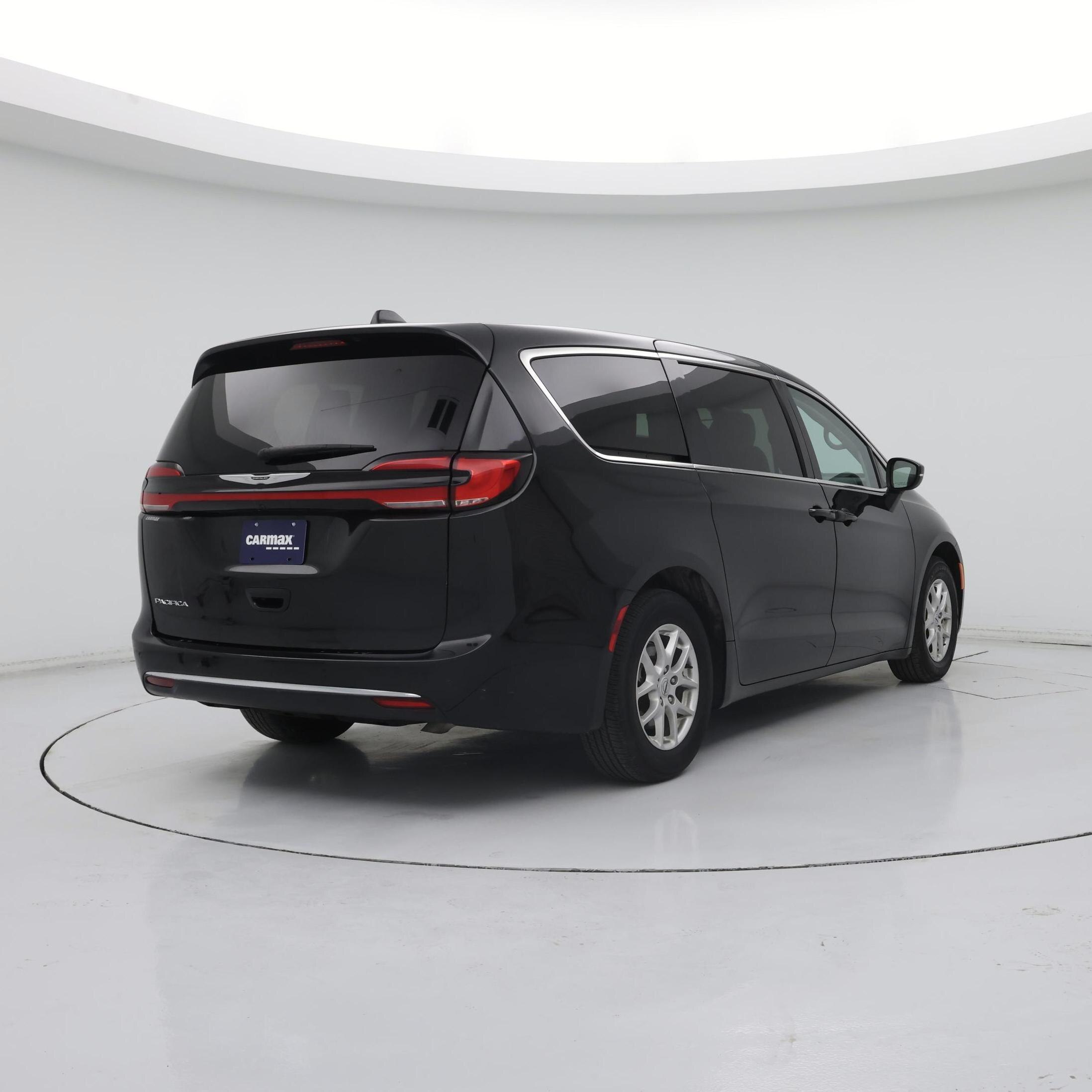 Thumbnail: 2023 Chrysler Pacifica - 8