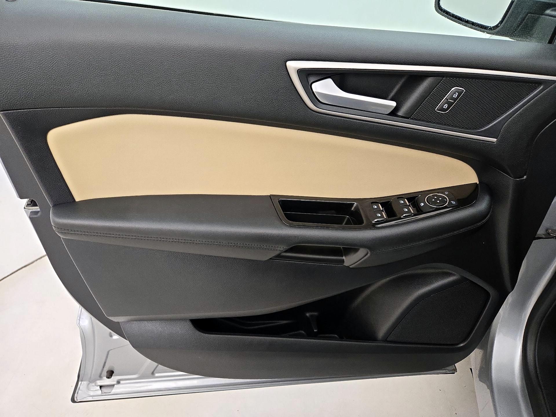 Thumbnail: 2020 Ford Edge - 12