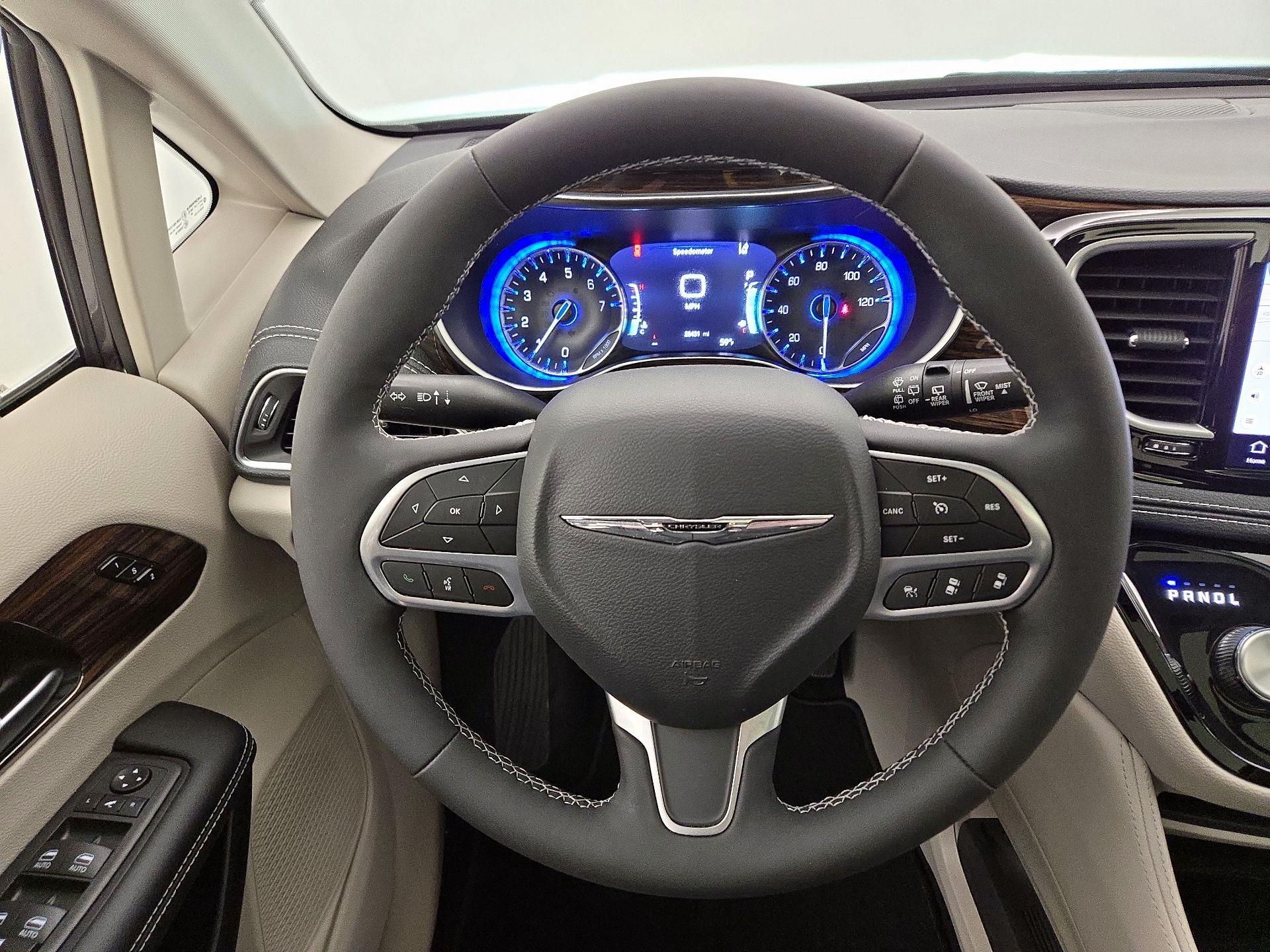 Thumbnail: 2023 Chrysler Pacifica - 10