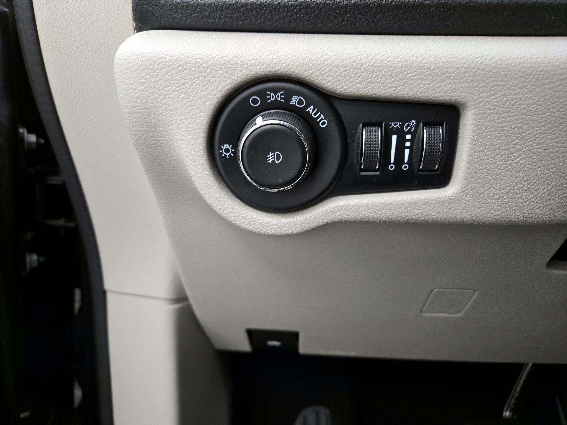 Thumbnail: 2023 Chrysler Pacifica - 13