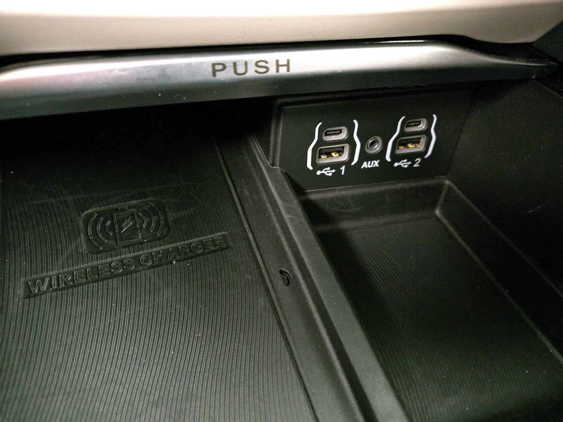 Thumbnail: 2023 Chrysler Pacifica - 19