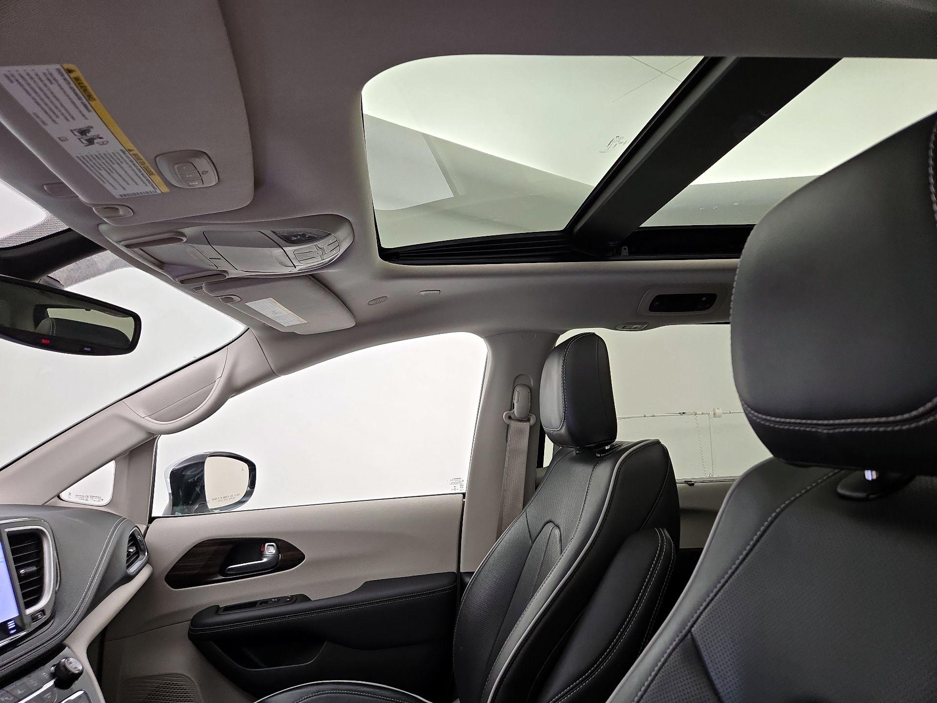 Thumbnail: 2023 Chrysler Pacifica - 20