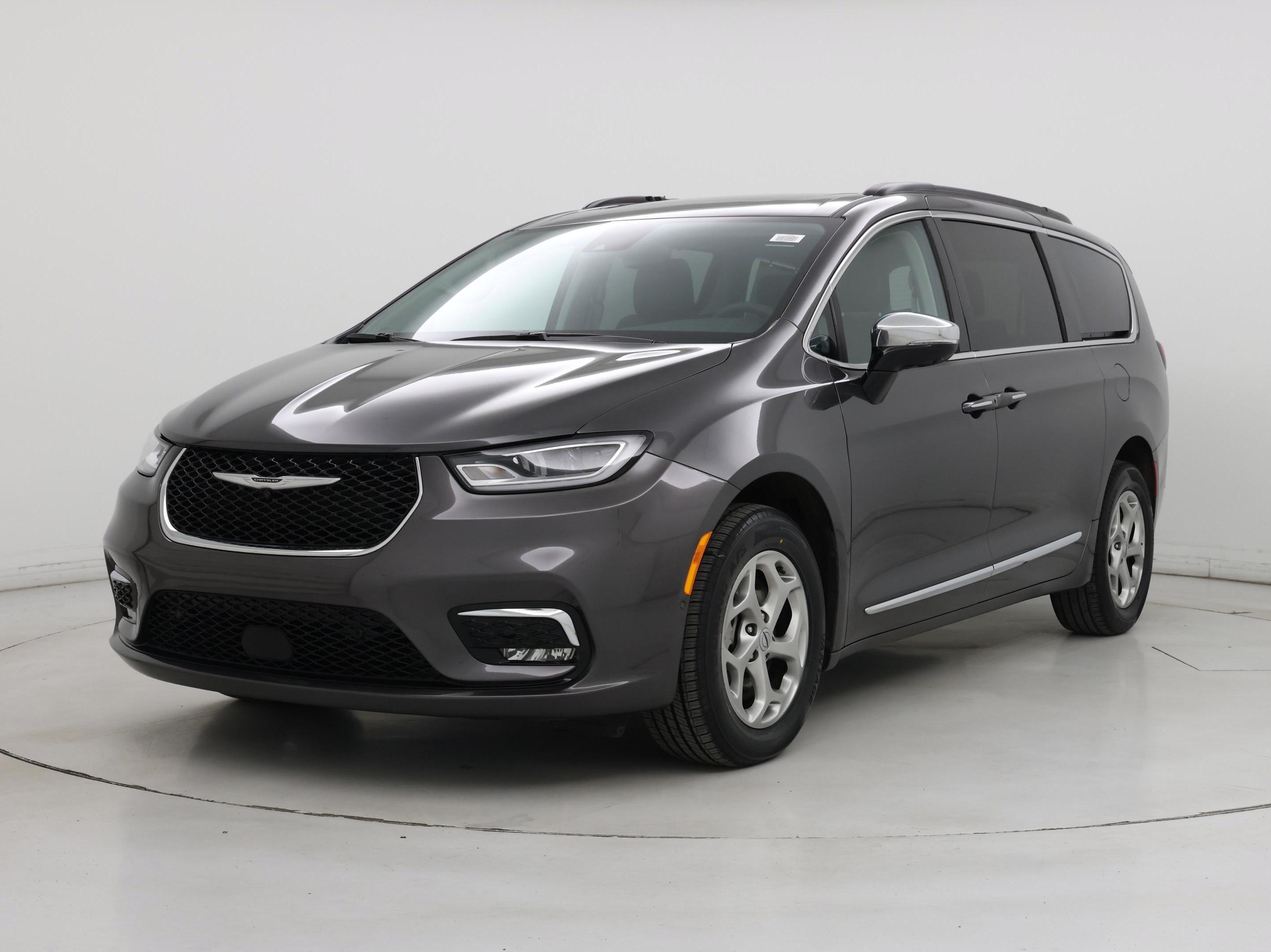 Thumbnail: 2023 Chrysler Pacifica - 4