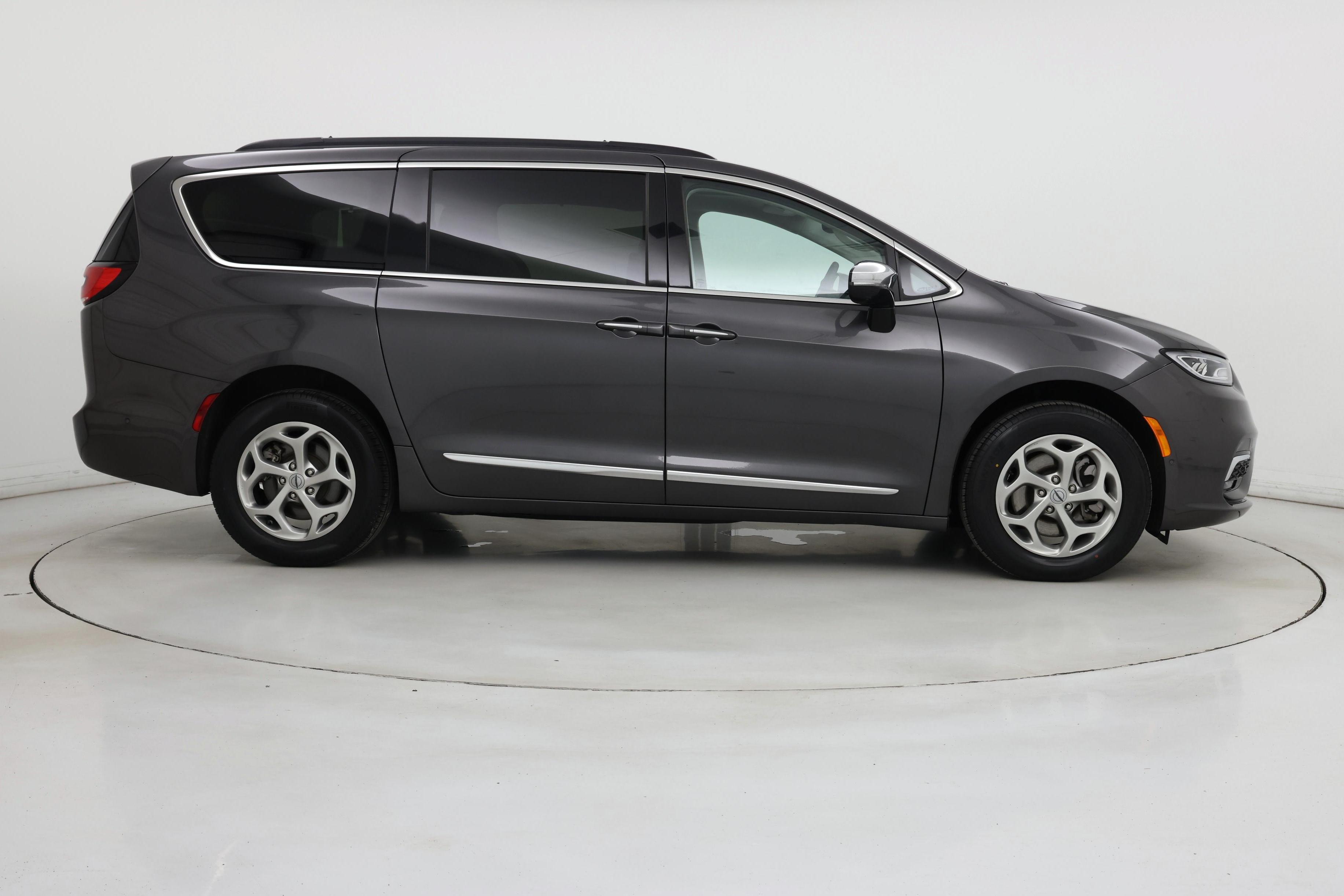 Thumbnail: 2023 Chrysler Pacifica - 7