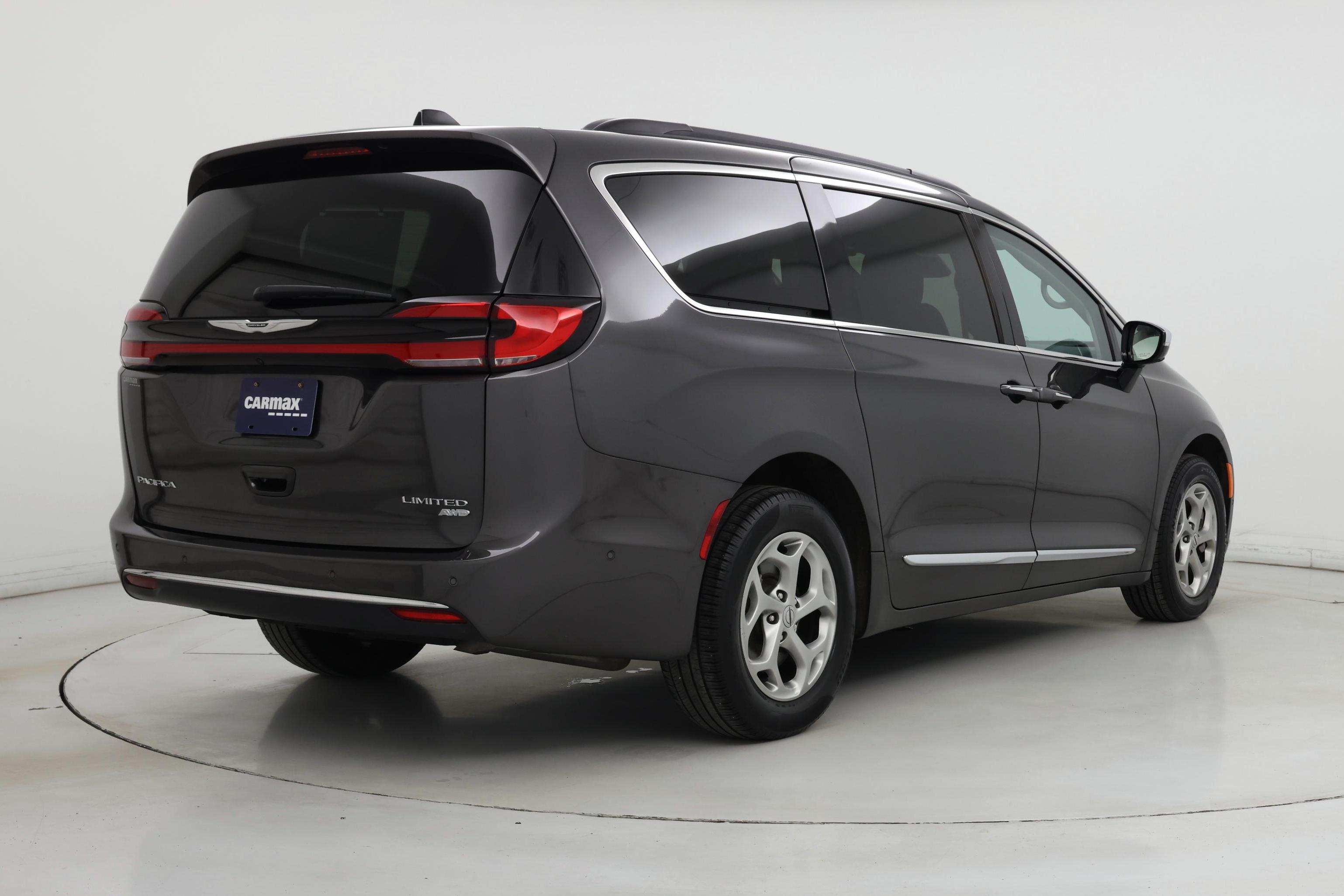 Thumbnail: 2023 Chrysler Pacifica - 8