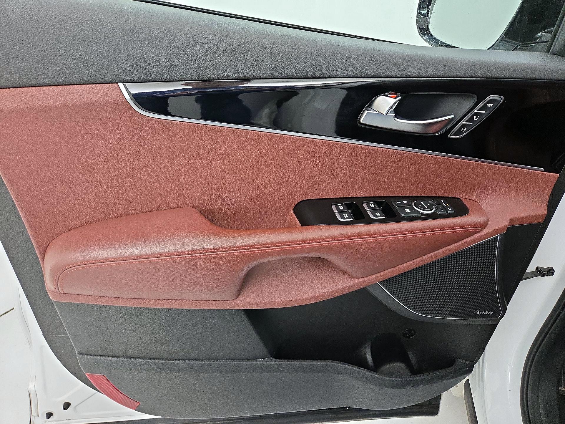 Thumbnail: 2017 Kia Sorento - 12