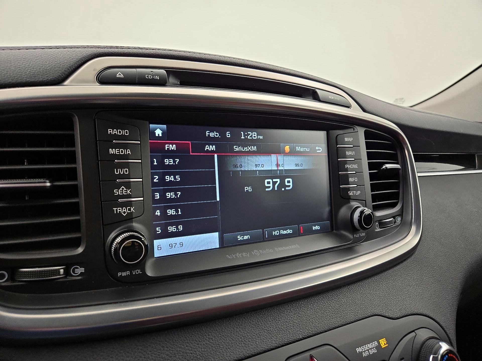 Thumbnail: 2017 Kia Sorento - 16