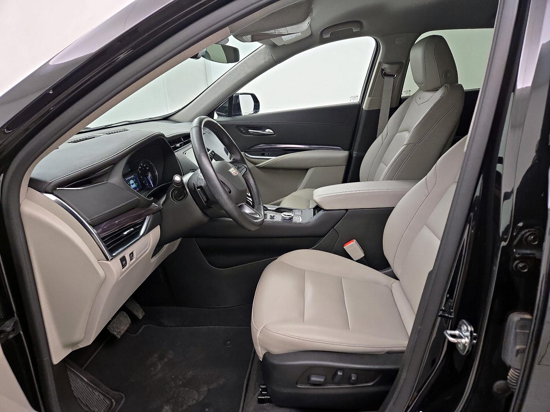 Thumbnail: 2022 Cadillac XT4 - 11