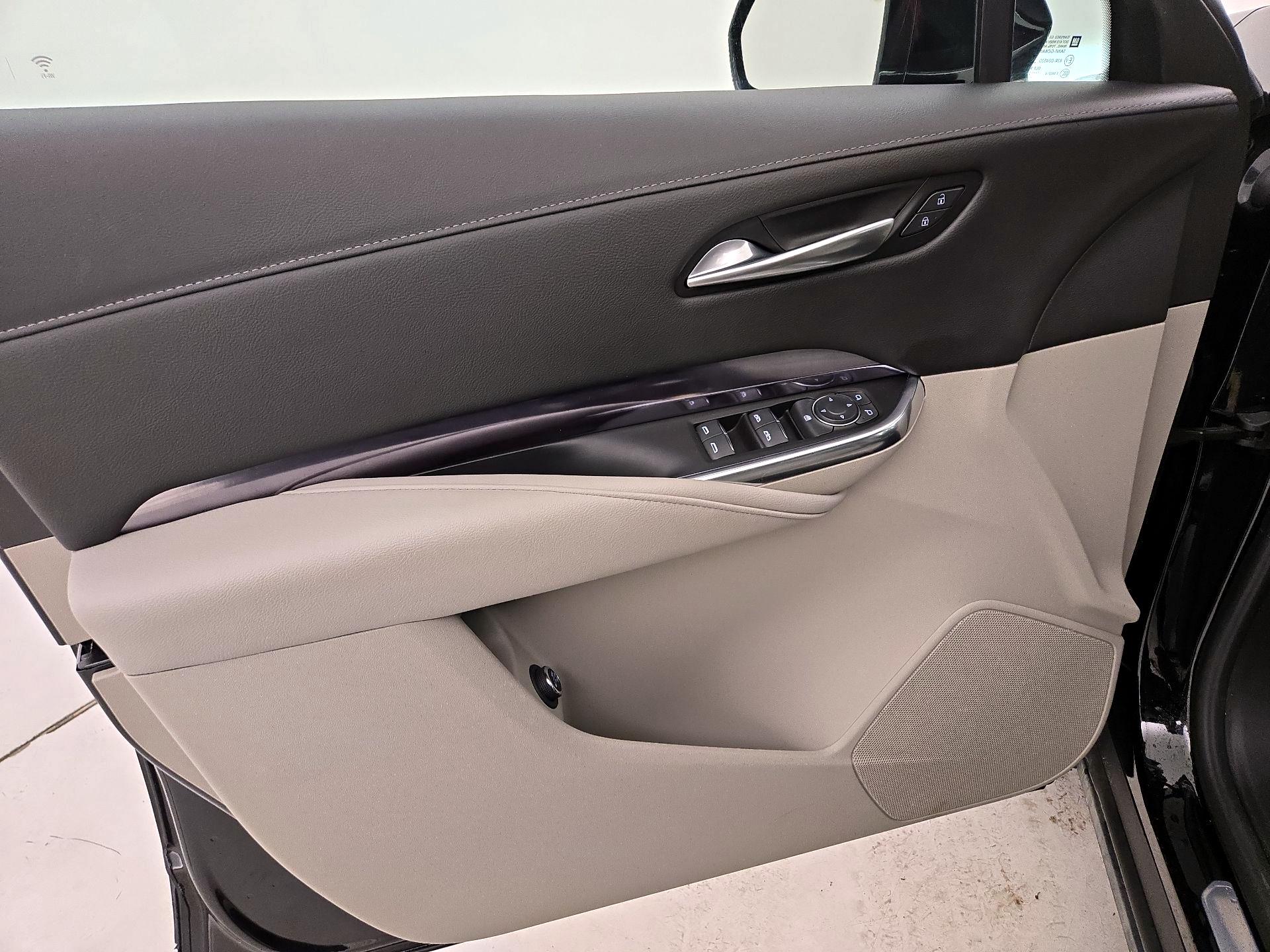 Thumbnail: 2022 Cadillac XT4 - 12