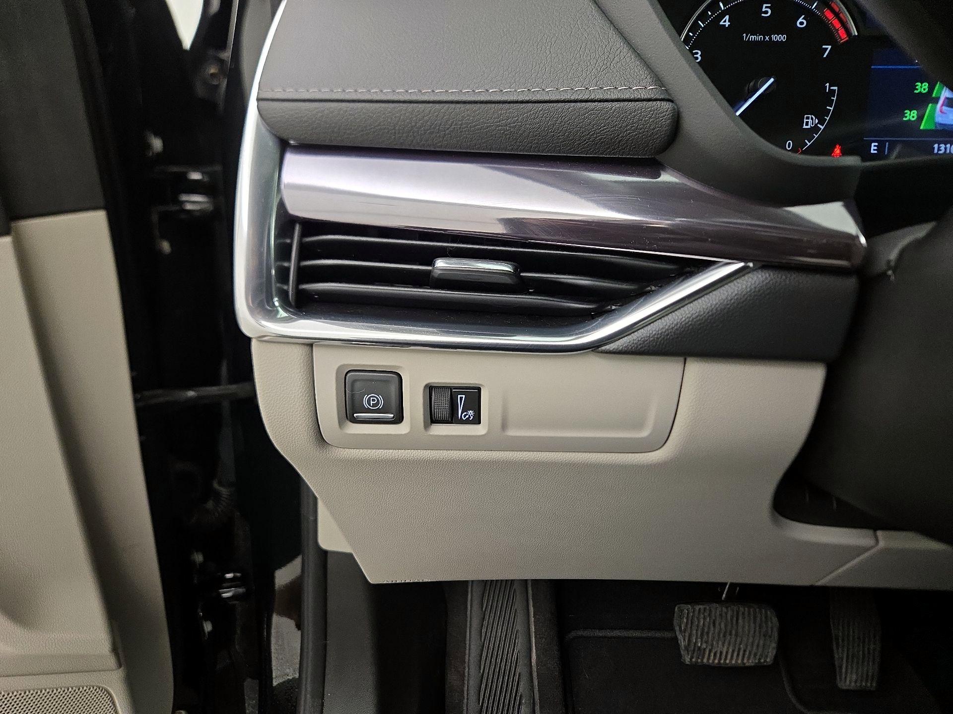 Thumbnail: 2022 Cadillac XT4 - 13