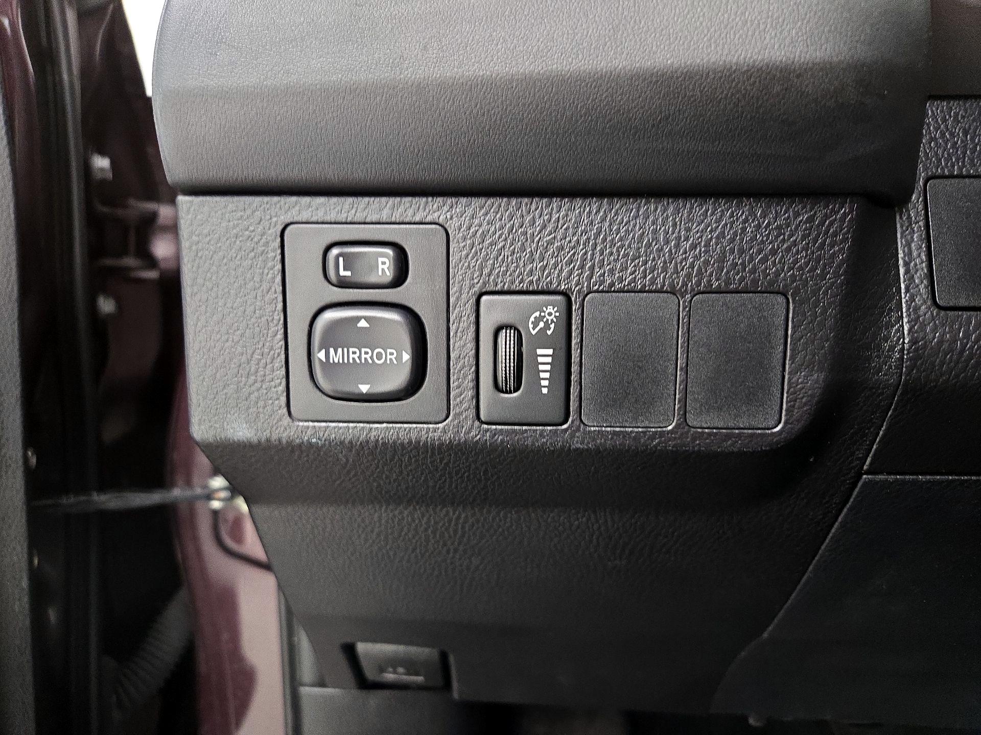 Thumbnail: 2016 Toyota RAV4 - 13