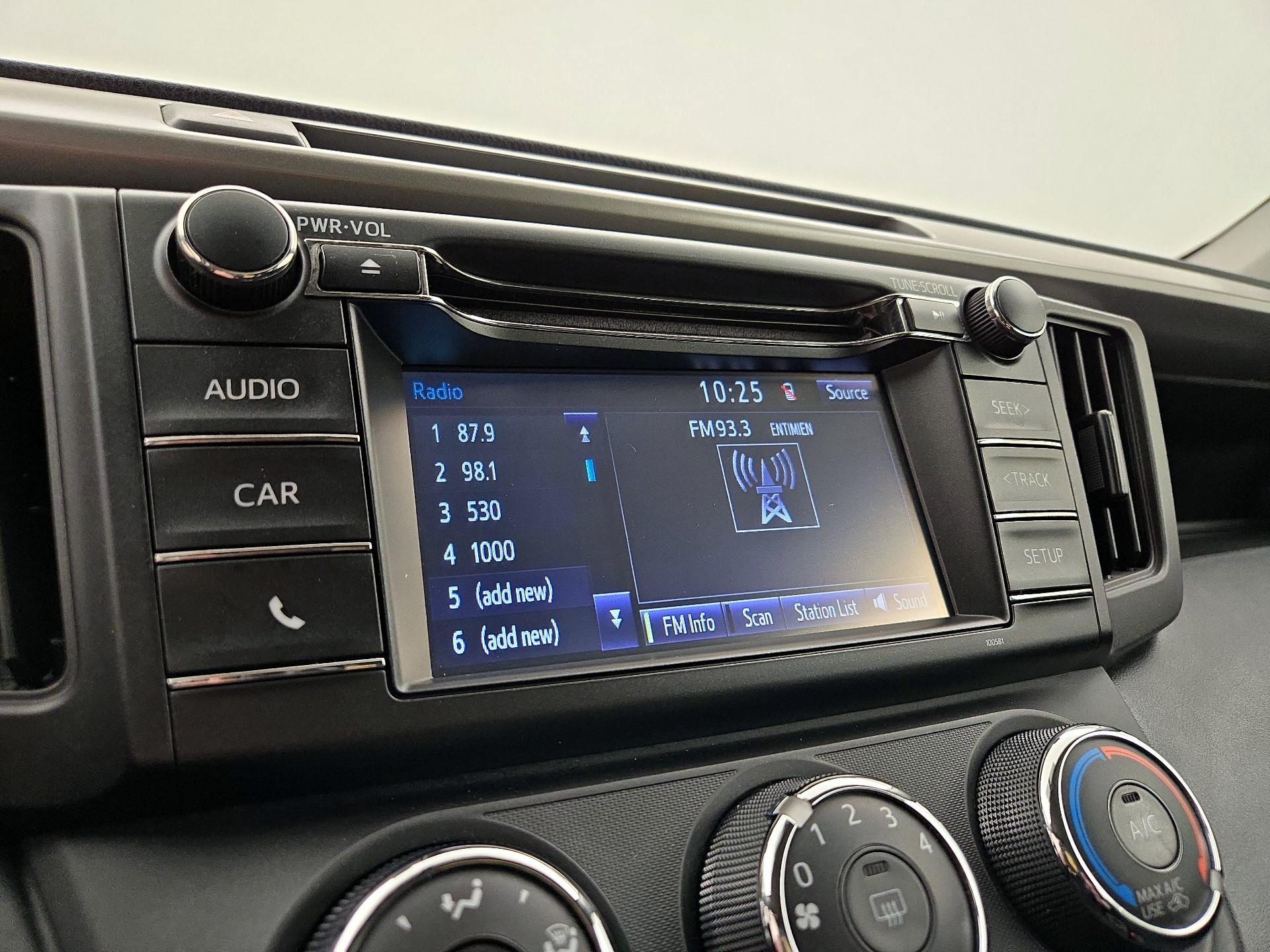 Thumbnail: 2016 Toyota RAV4 - 15