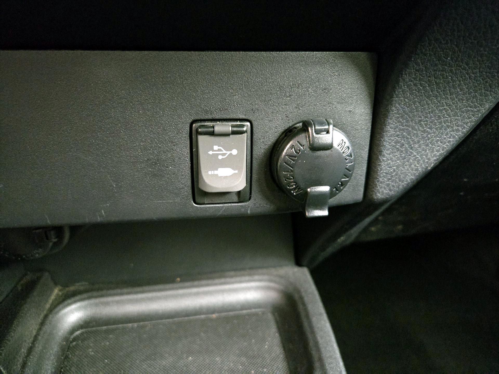 Thumbnail: 2016 Toyota RAV4 - 18