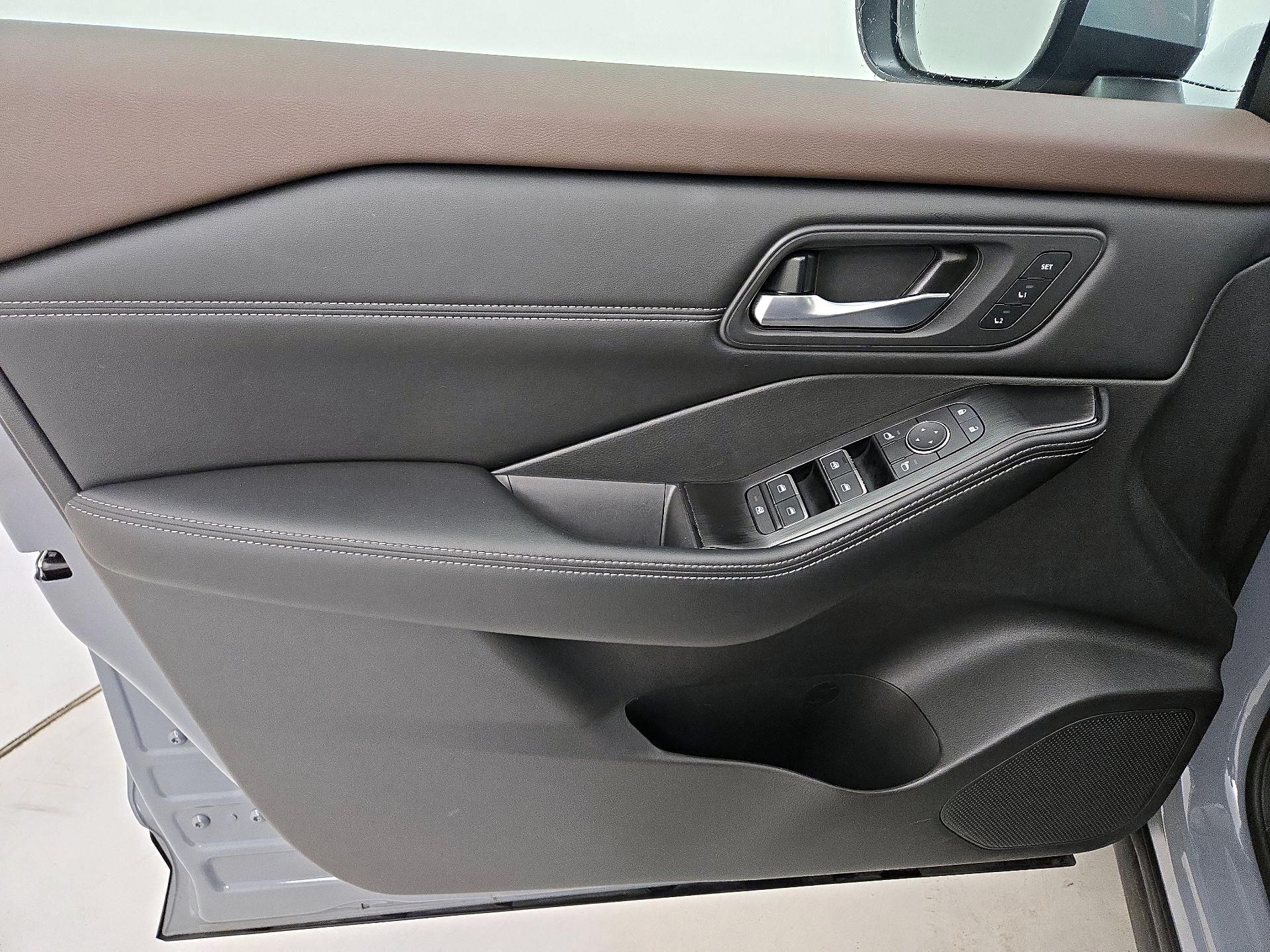 Thumbnail: 2023 Nissan Rogue - 12