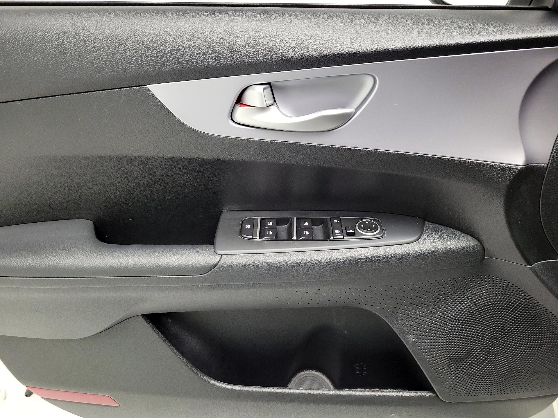 Thumbnail: 2024 Kia Forte - 12