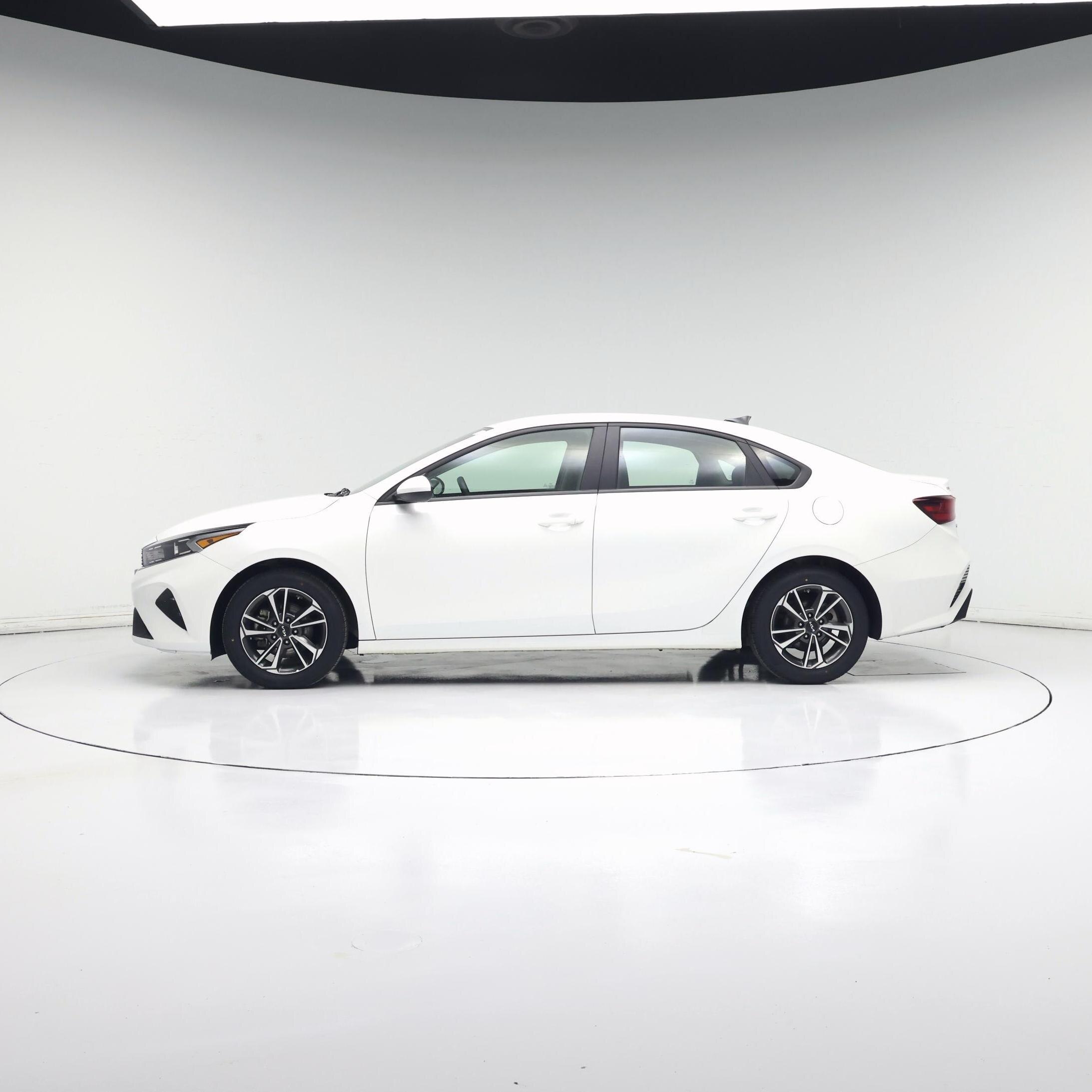 Thumbnail: 2024 Kia Forte - 3