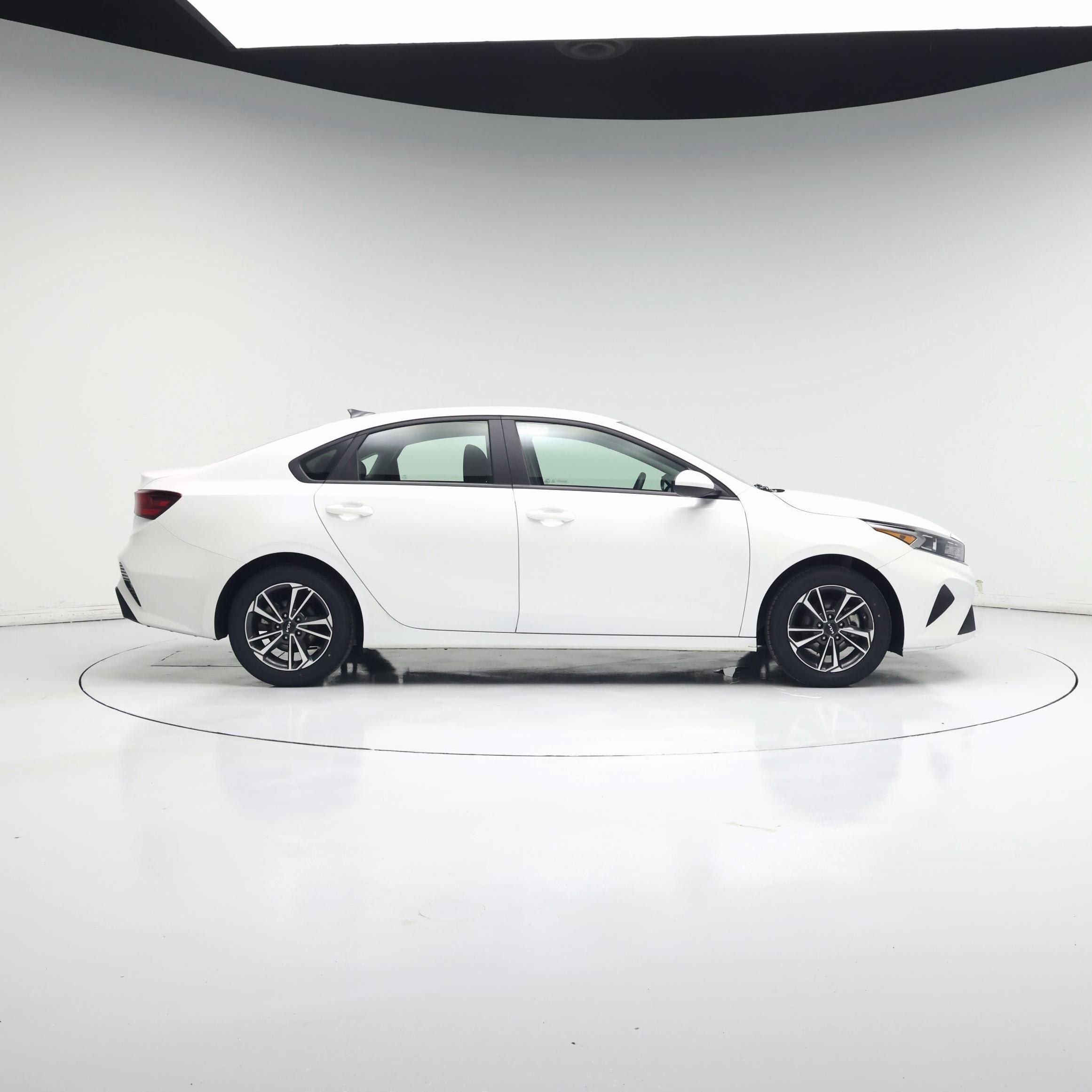 Thumbnail: 2024 Kia Forte - 7