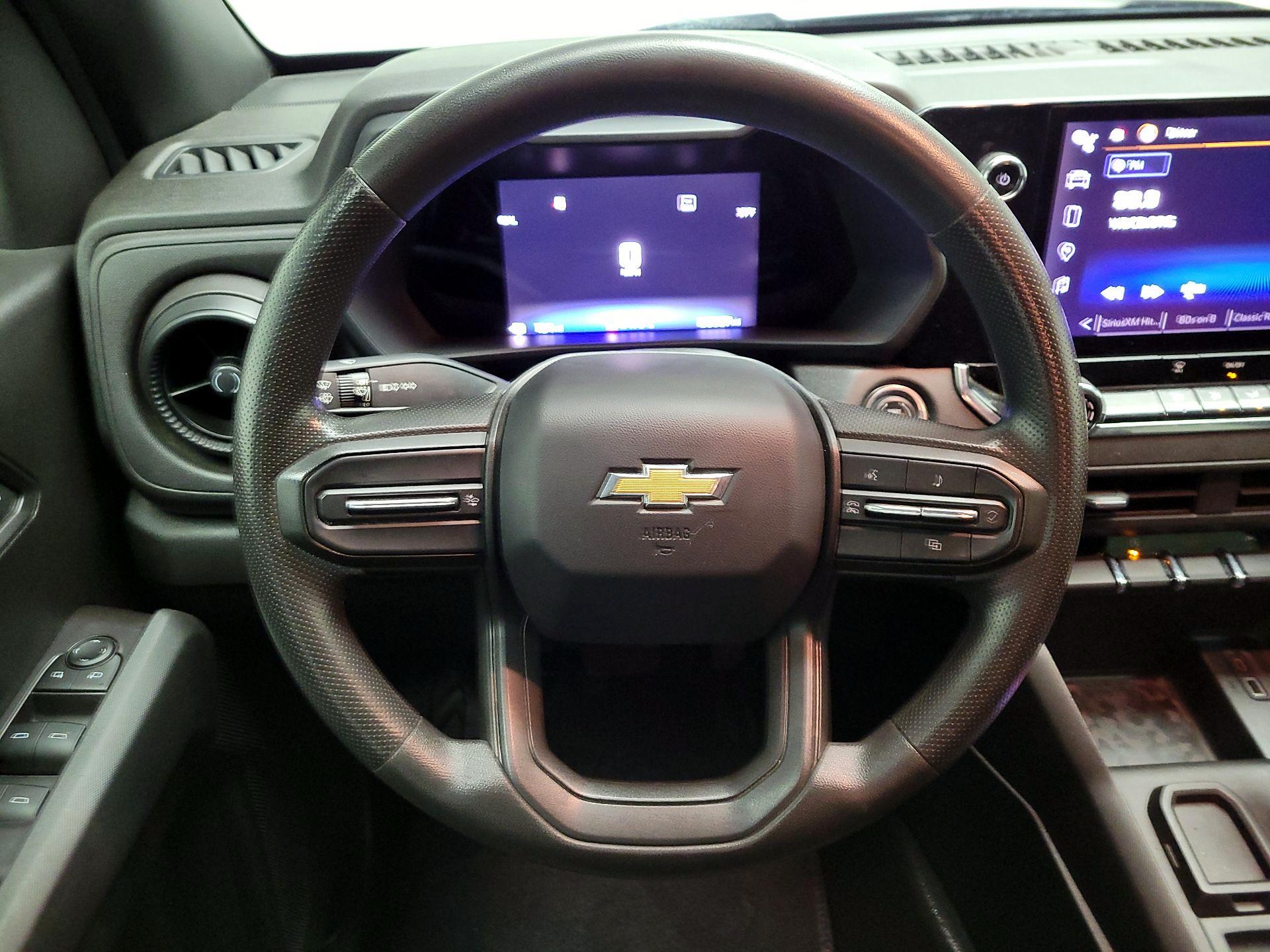 Thumbnail: 2023 Chevrolet Colorado - 10