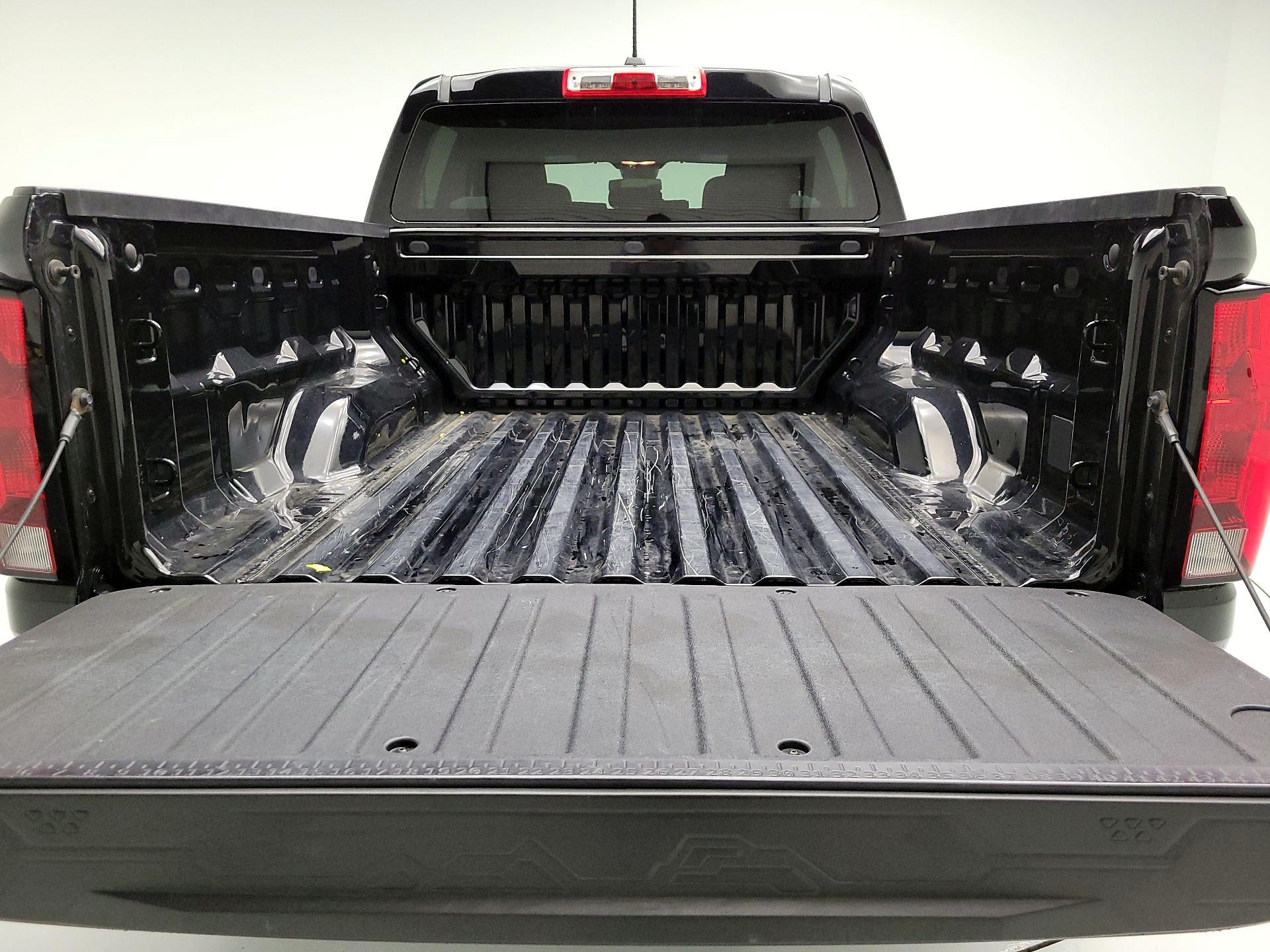 Thumbnail: 2023 Chevrolet Colorado - 20