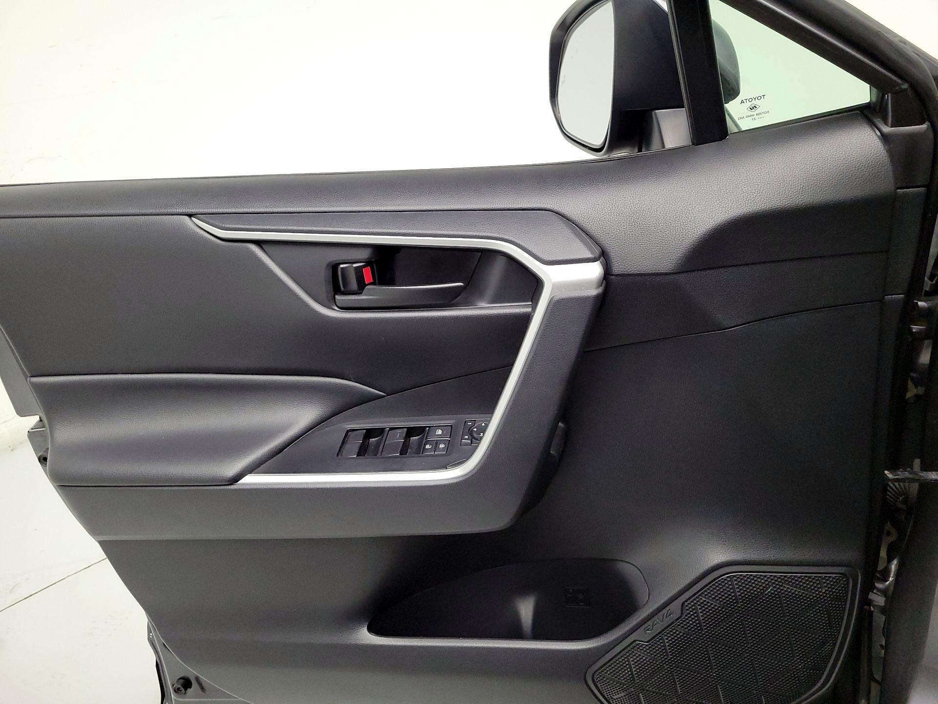 Thumbnail: 2021 Toyota RAV4 - 12