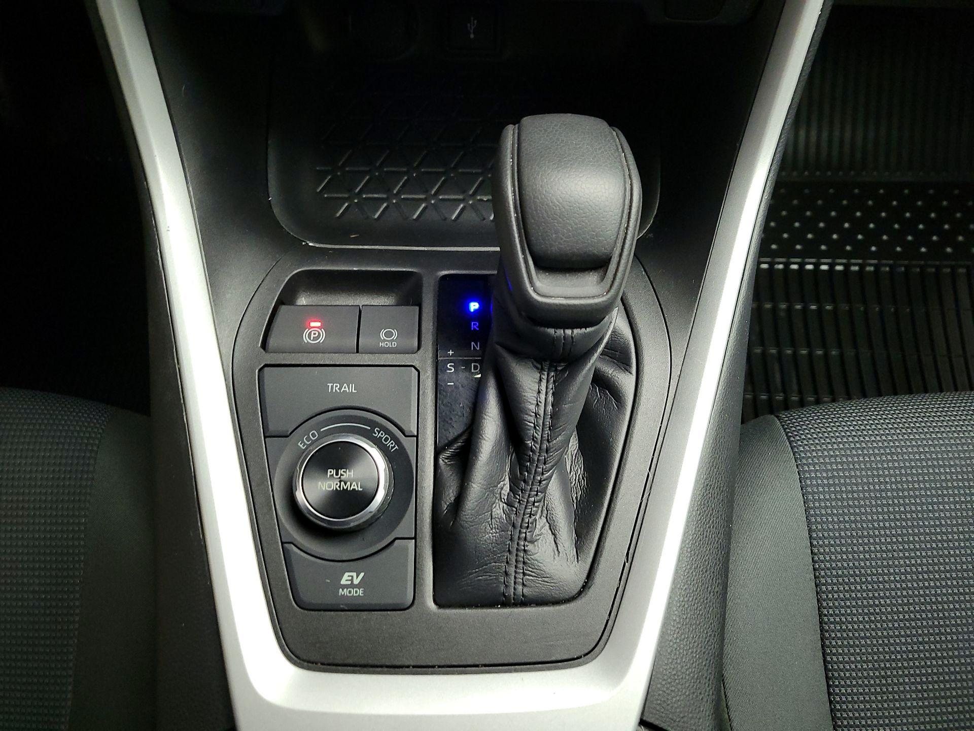 Thumbnail: 2021 Toyota RAV4 - 17