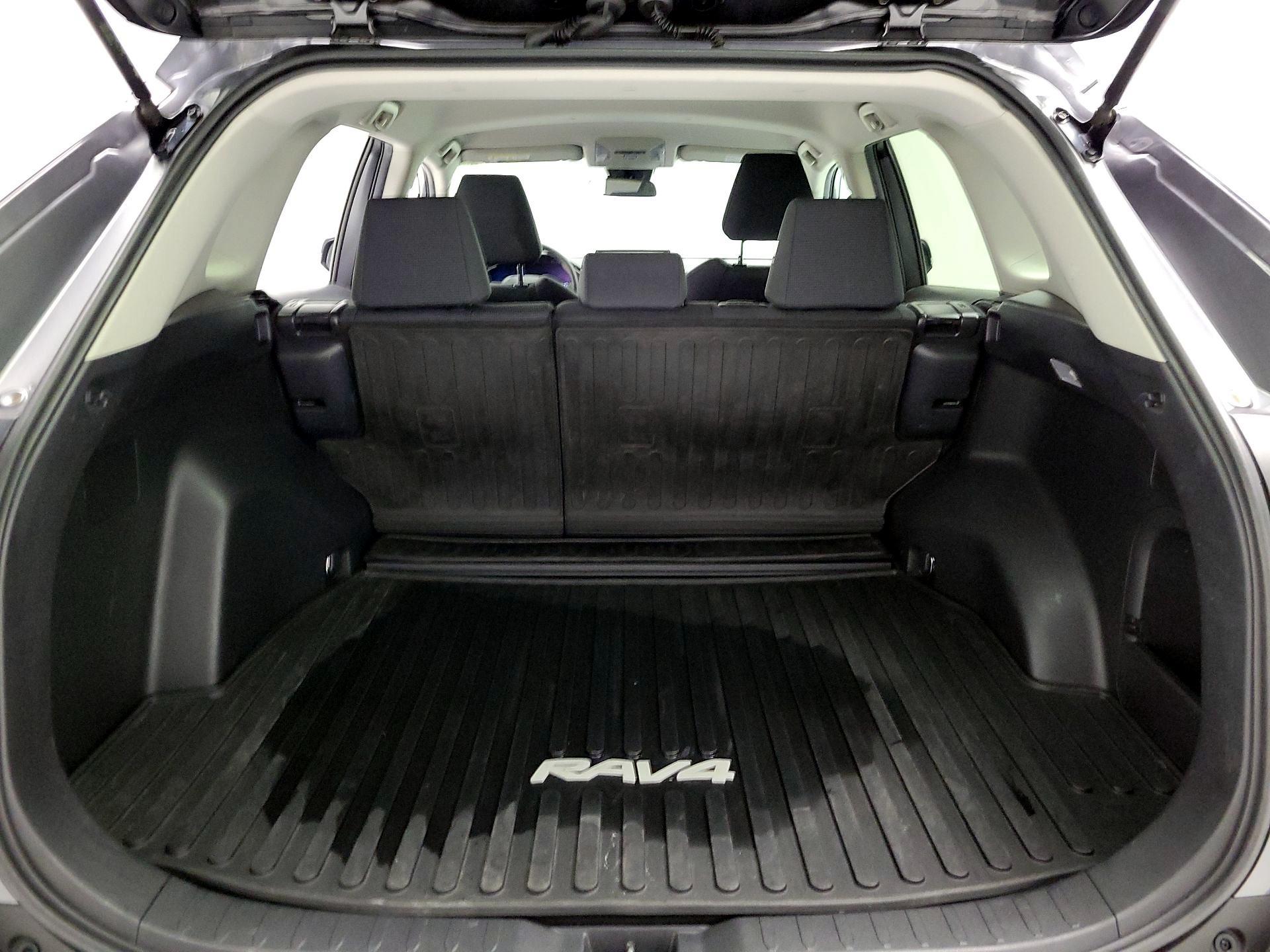 Thumbnail: 2021 Toyota RAV4 - 19