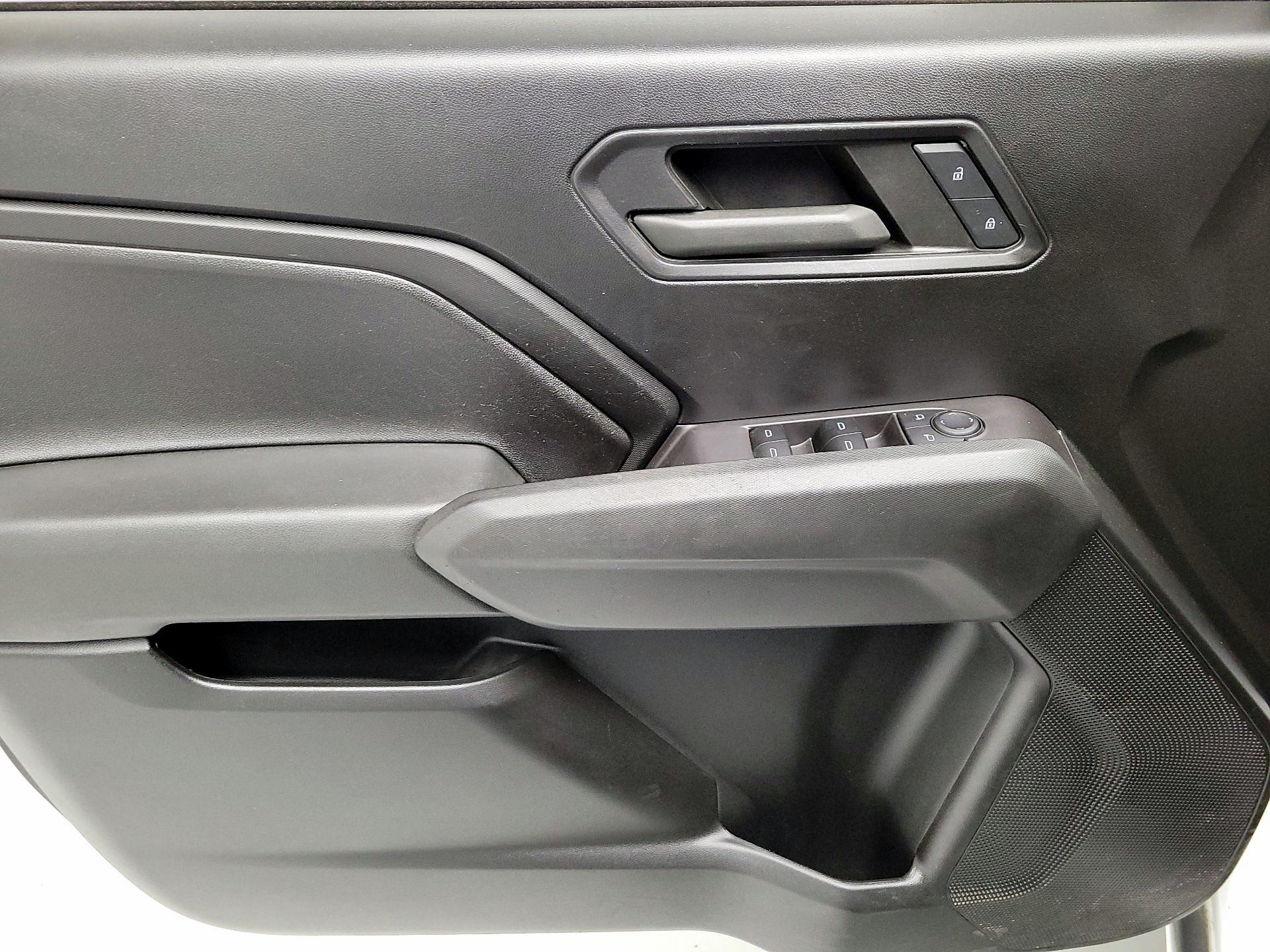 Thumbnail: 2023 Chevrolet Colorado - 12