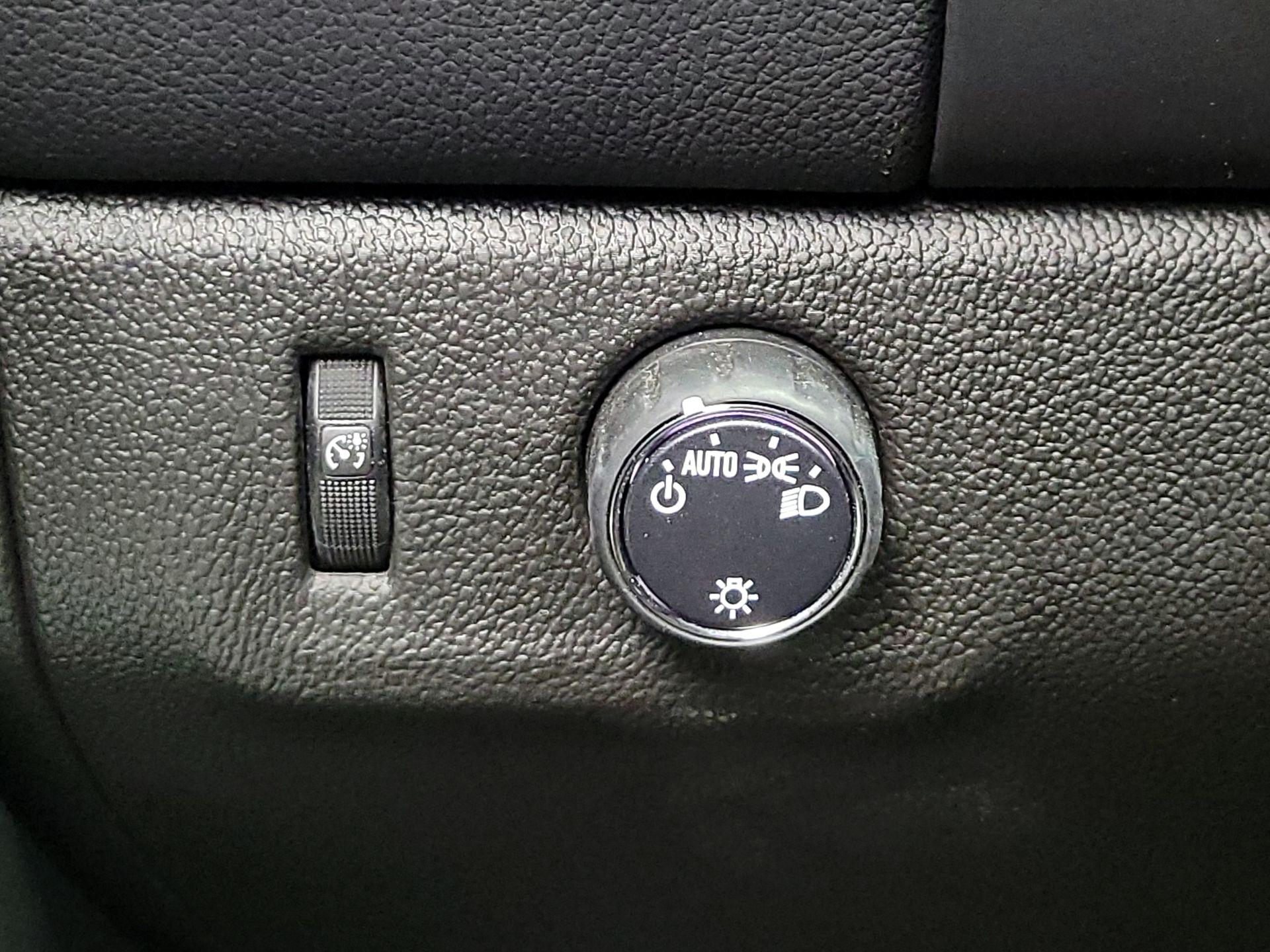 Thumbnail: 2022 Chevrolet Colorado - 13