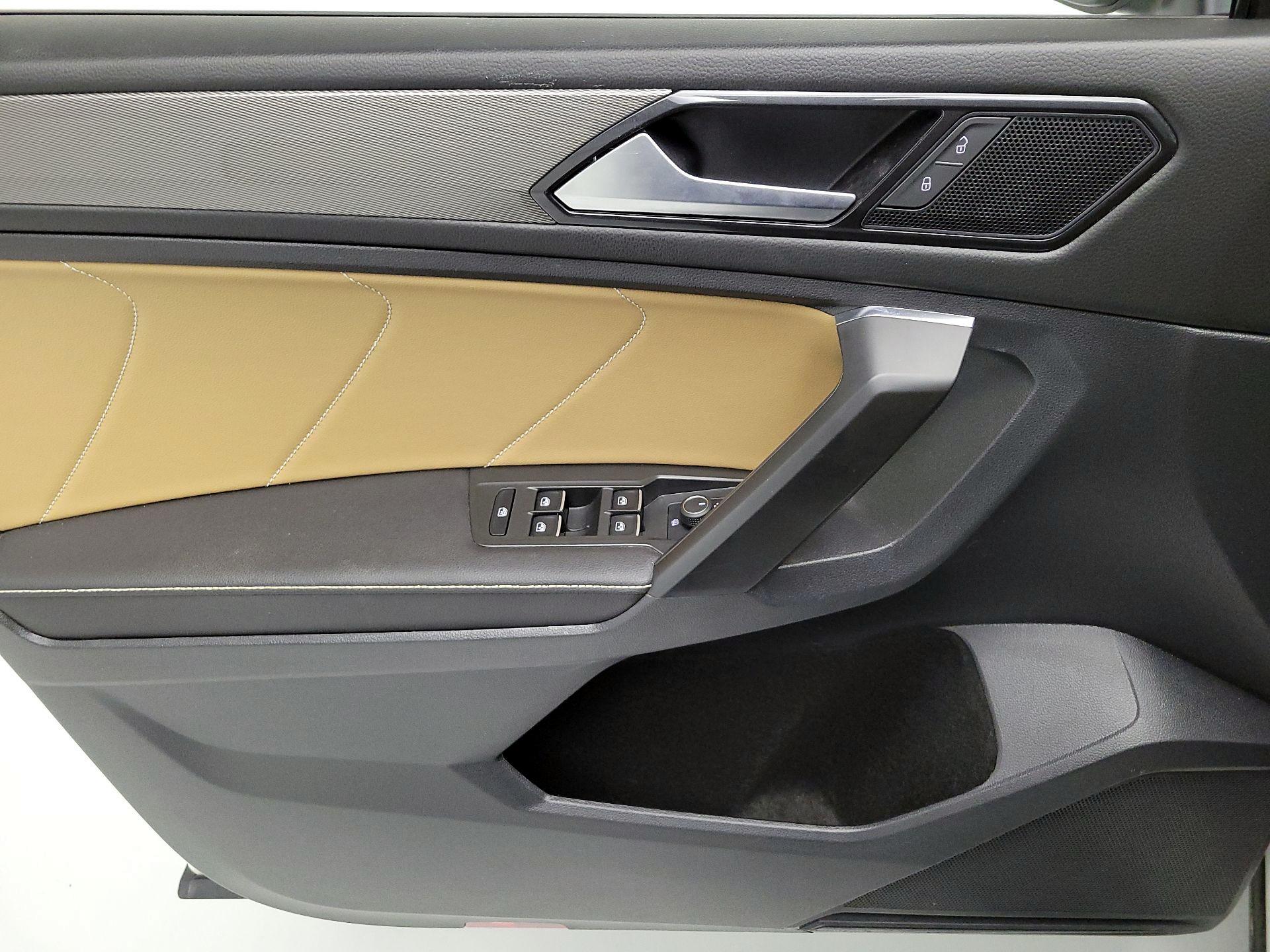 Thumbnail: 2023 Volkswagen Tiguan - 12