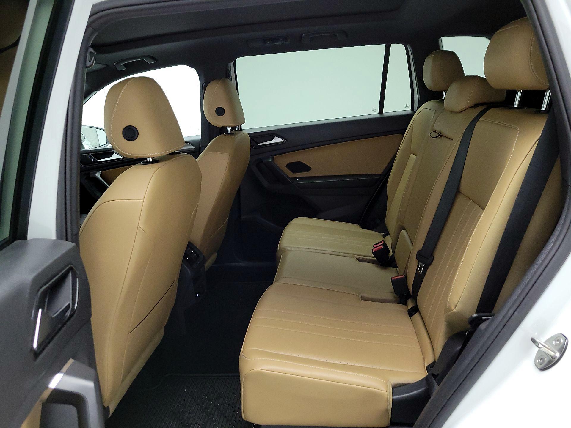 Thumbnail: 2023 Volkswagen Tiguan - 18