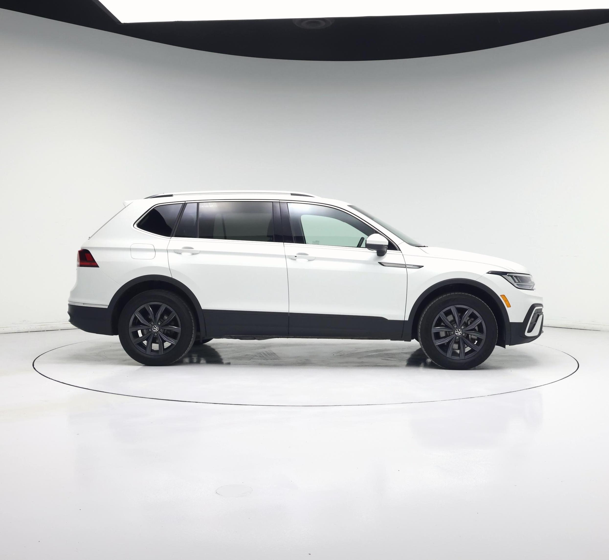 Thumbnail: 2023 Volkswagen Tiguan - 7