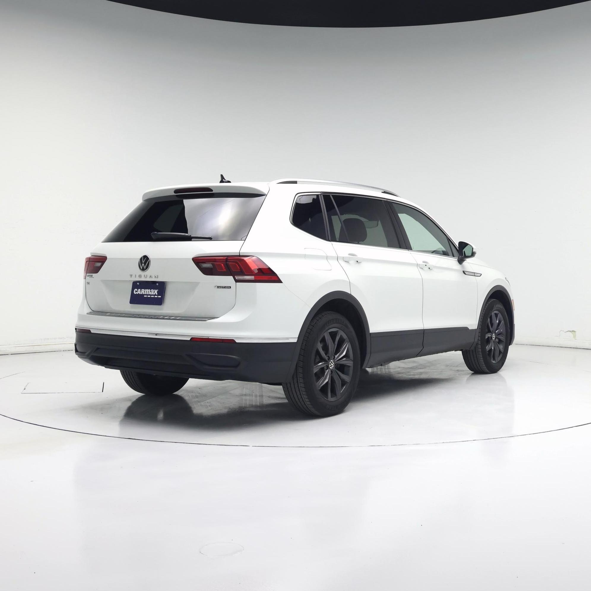 Thumbnail: 2023 Volkswagen Tiguan - 8