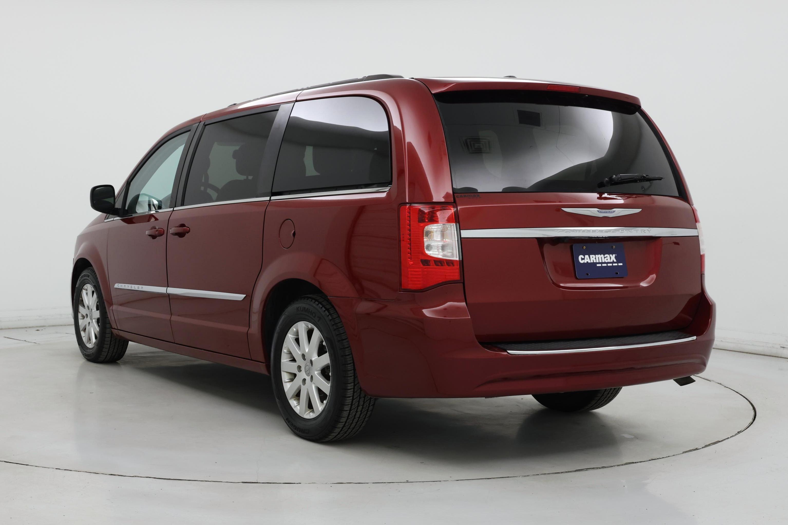 Thumbnail: 2016 Chrysler Town & Country - 2