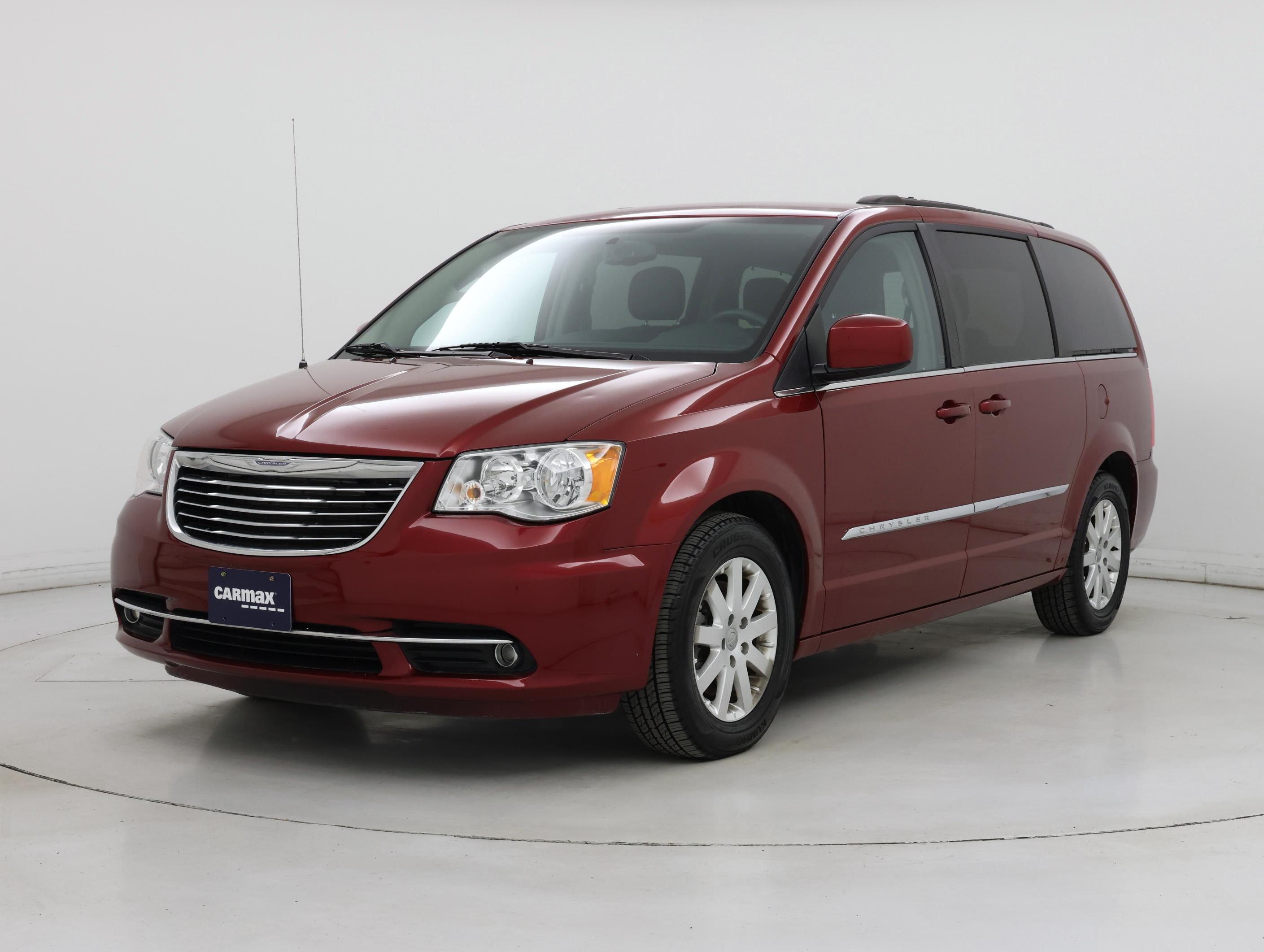 Thumbnail: 2016 Chrysler Town & Country - 4