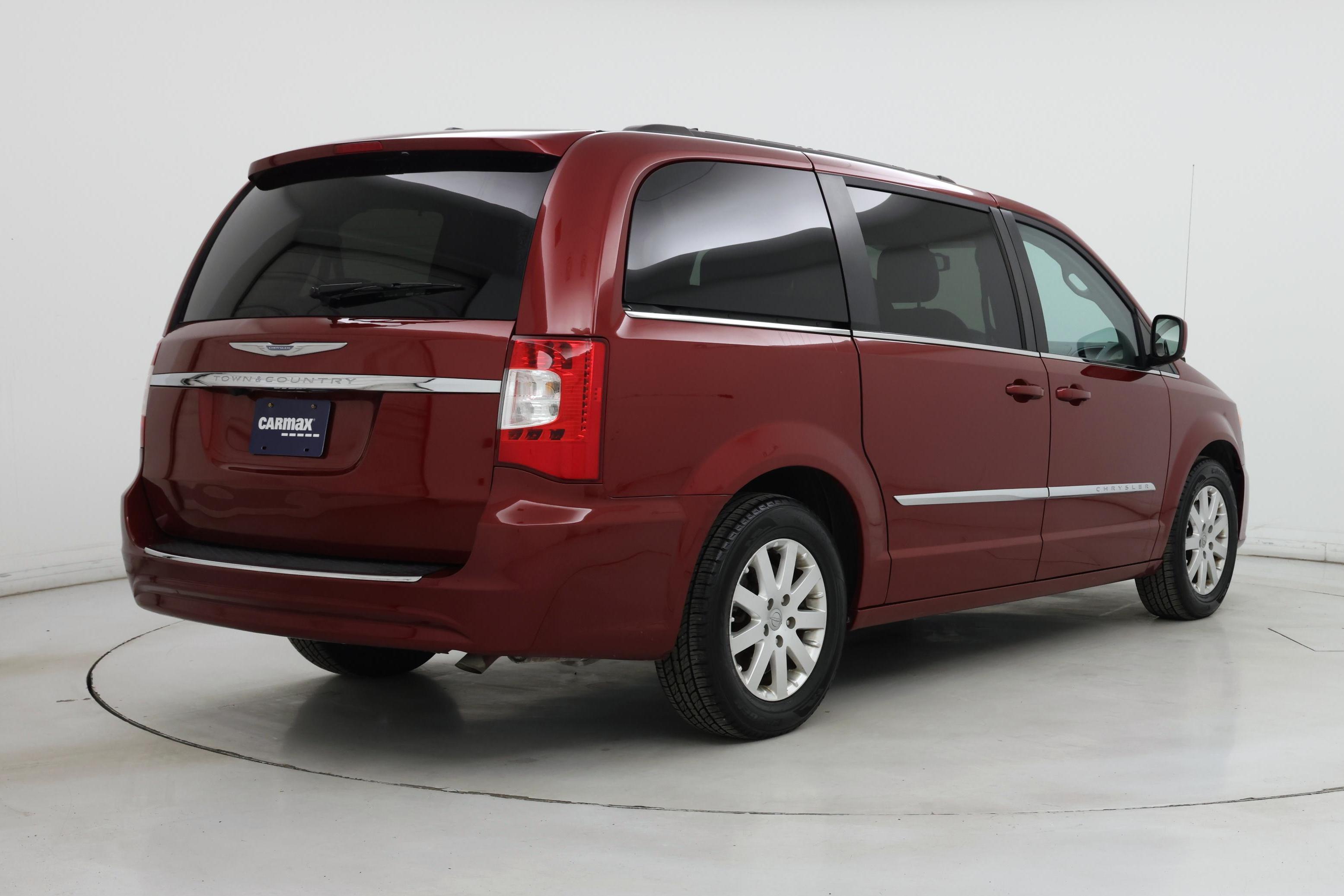 Thumbnail: 2016 Chrysler Town & Country - 8