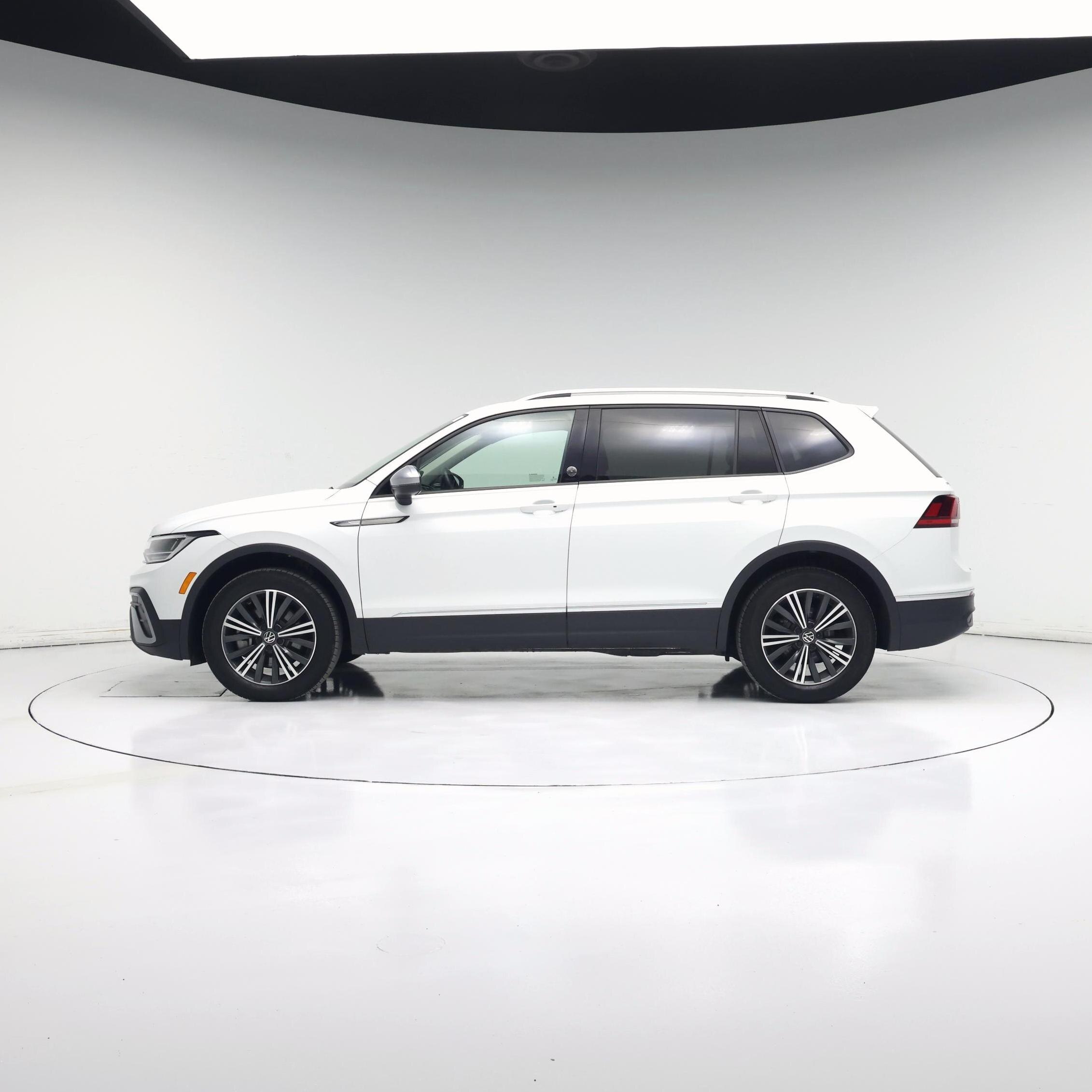 Thumbnail: 2024 Volkswagen Tiguan - 3