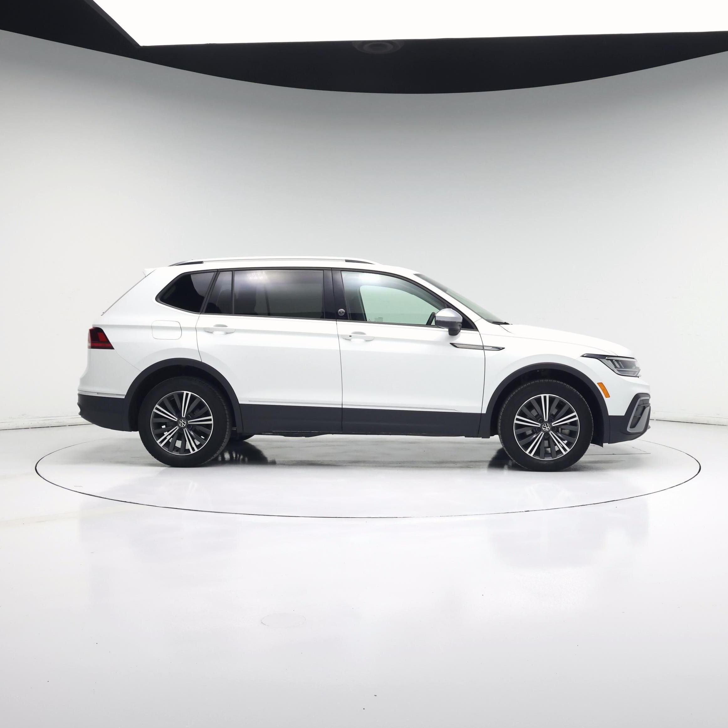 Thumbnail: 2024 Volkswagen Tiguan - 7