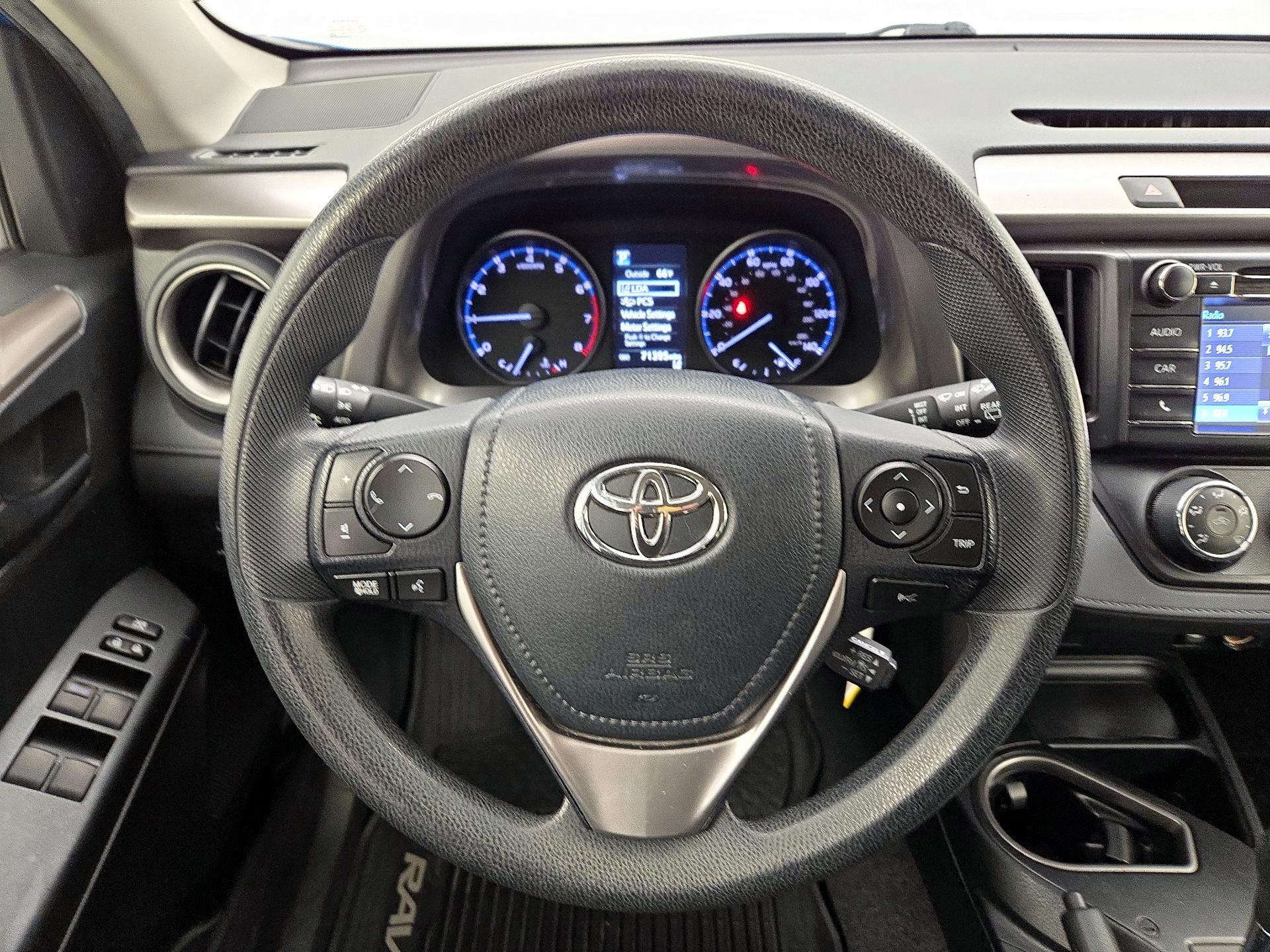 Thumbnail: 2018 Toyota RAV4 - 10